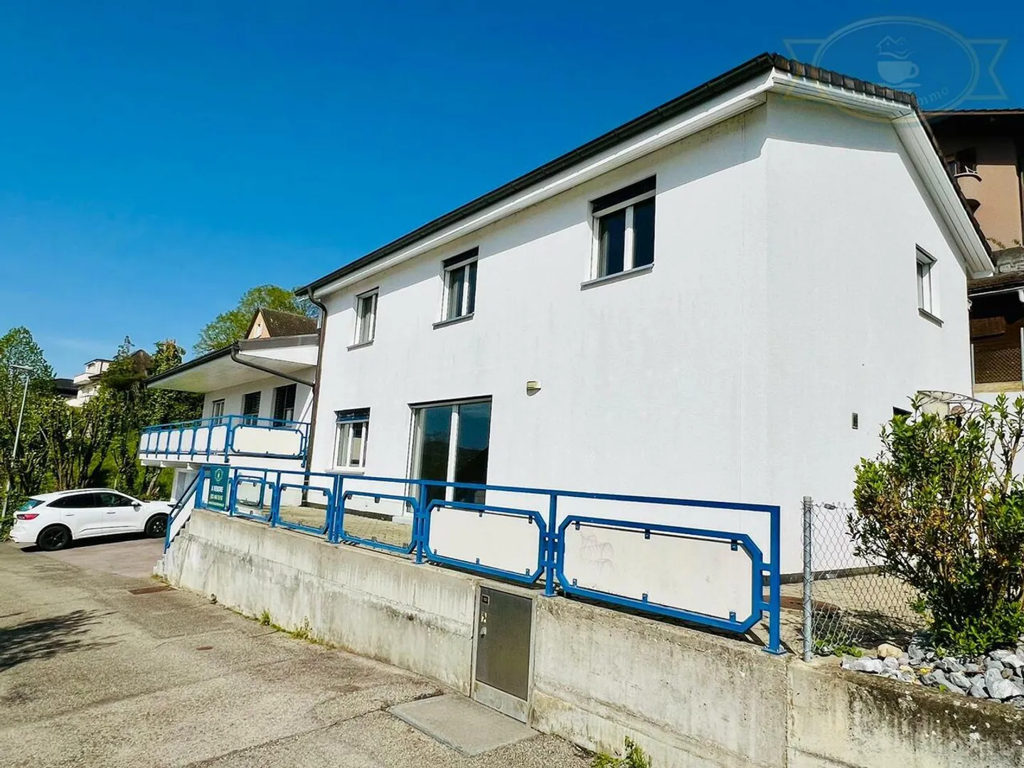 Edificio con due appartamenti affittati a Delémont - Foto 2 di 18