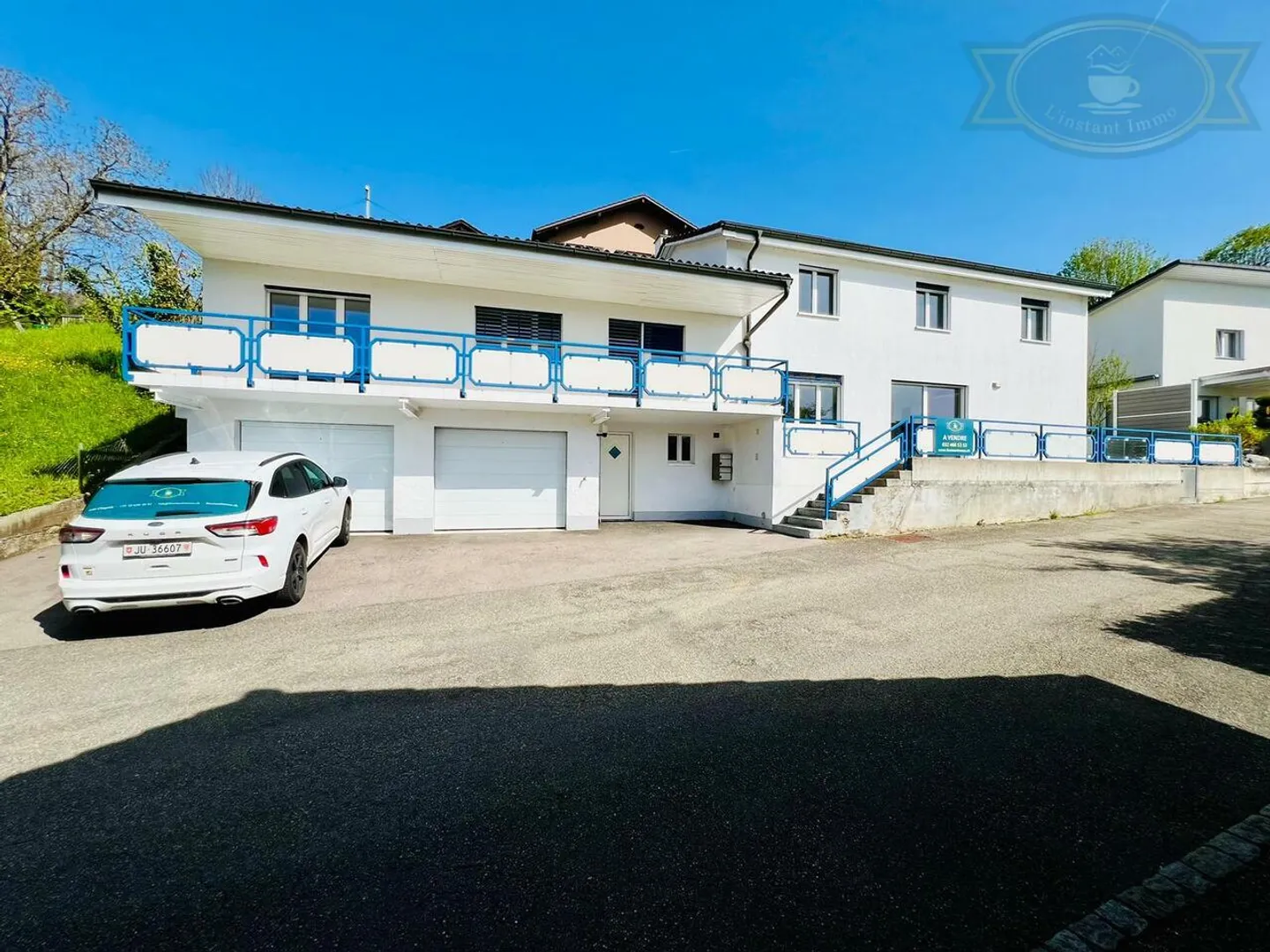 Edificio con due appartamenti affittati a Delémont - Foto 1 di 18