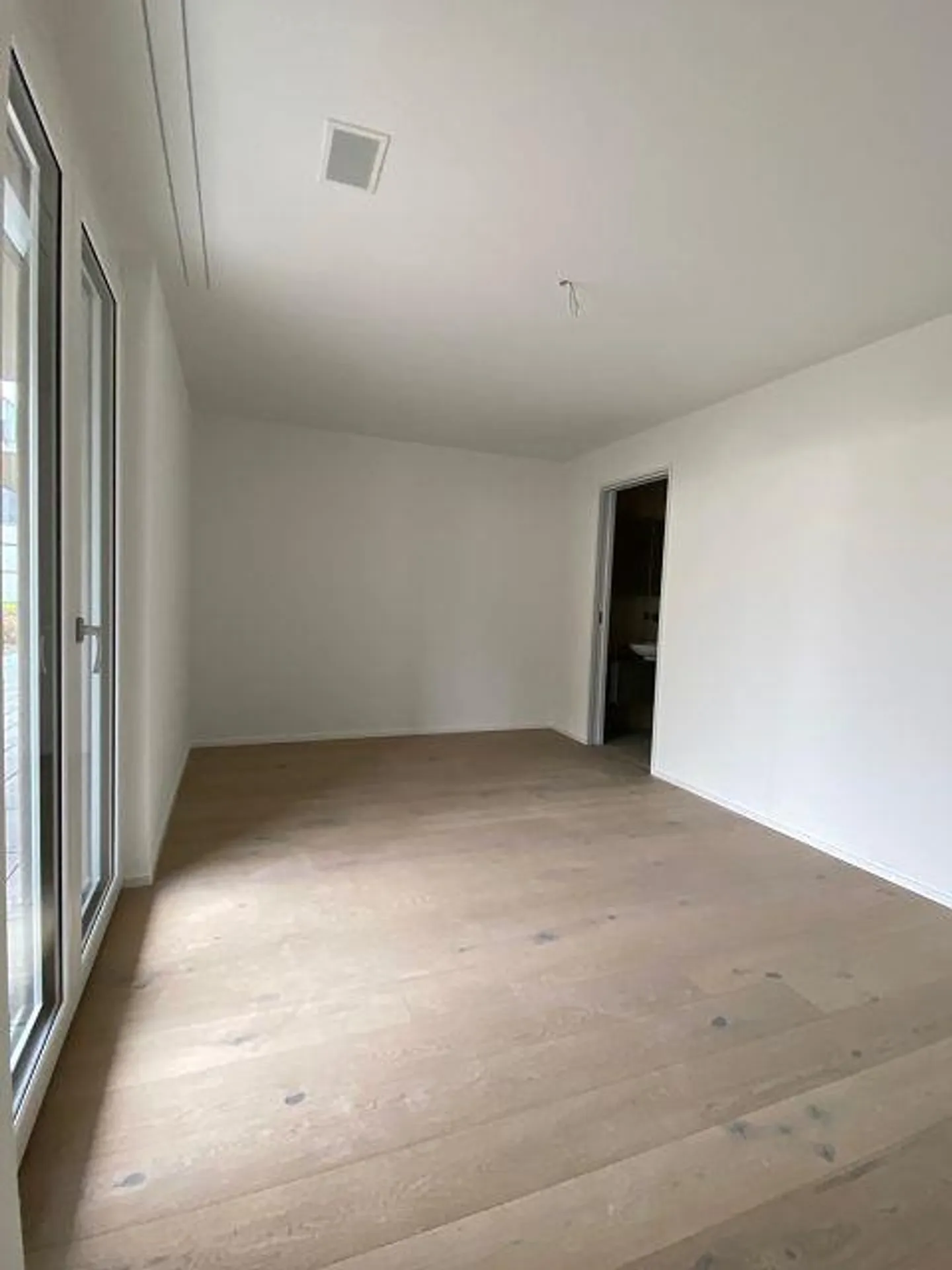 Spacious 4.5-room ground floor apartment with patio and garden - Photo 6 of 11