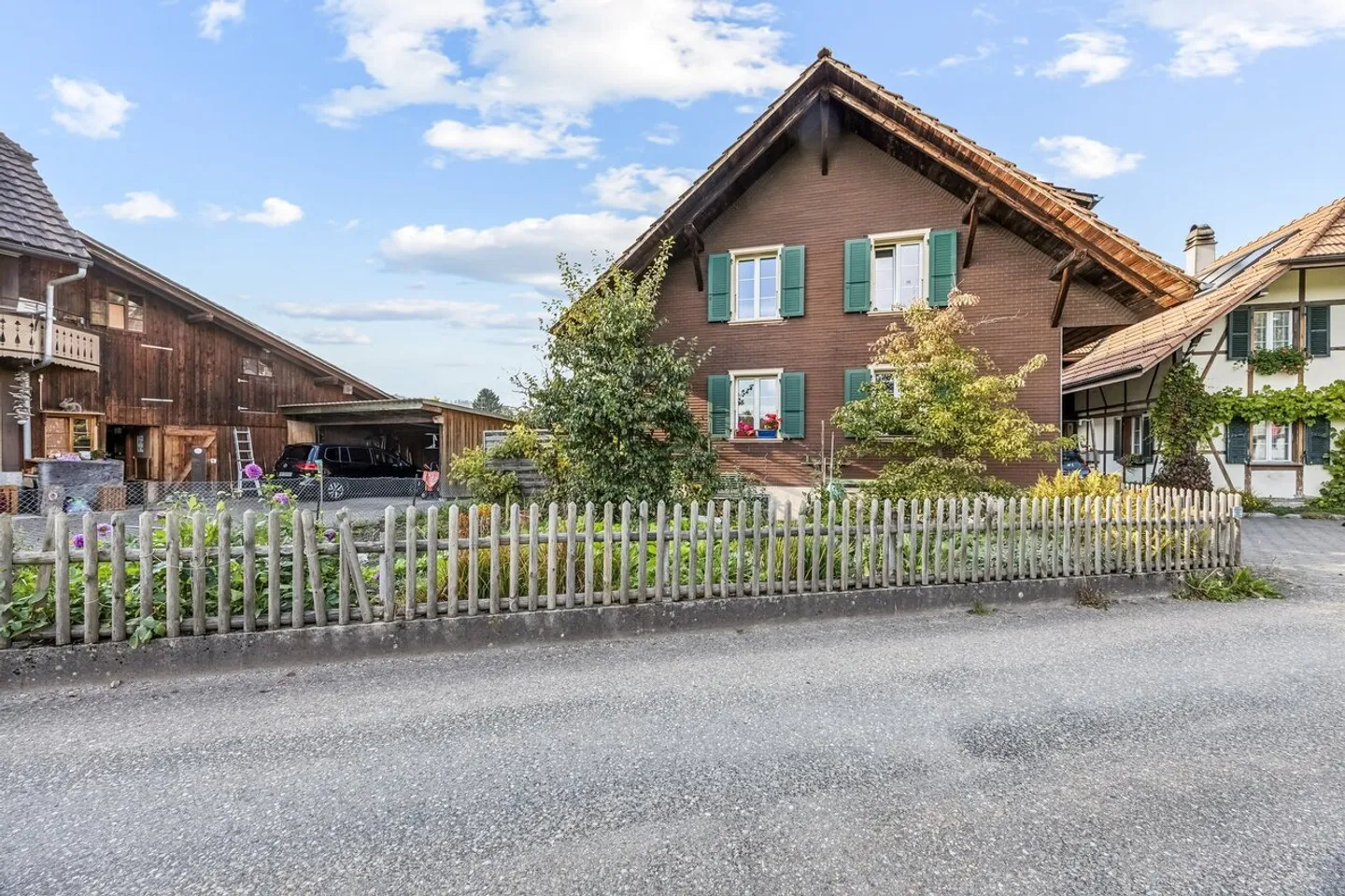 Casa unifamiliare con giardino e potenziale di ampliamento - Foto 2 di 9
