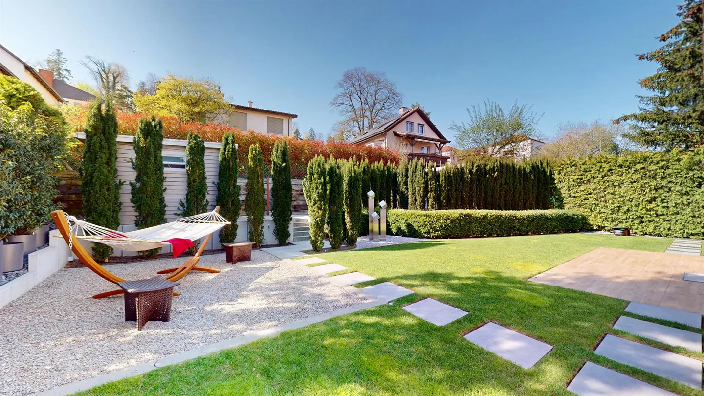 Maison individuelle de 6 pièces très bien entretenue avec un paradis de jardin de rêve dans un emplacement calme à Reinach - Photo 7 sur 14