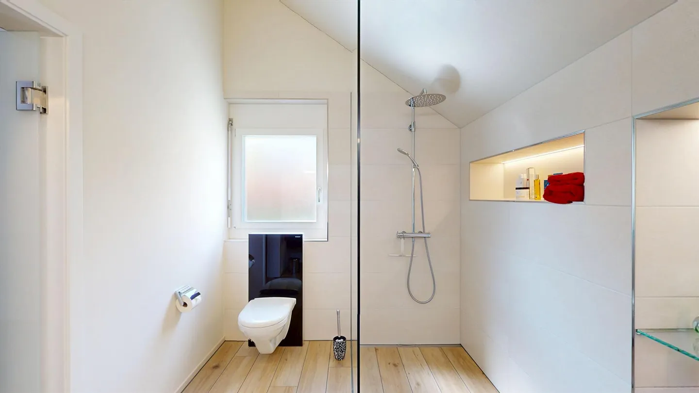 Maison individuelle de 6 pièces très bien entretenue avec un paradis de jardin de rêve dans un emplacement calme à Reinach - Photo 11 sur 14