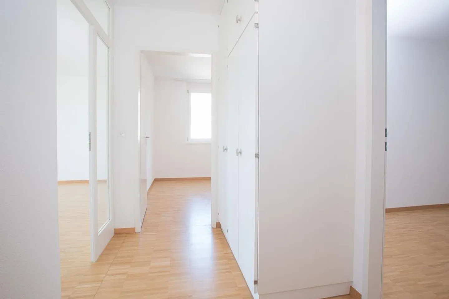 Recherche de locataire - Appartement en attique avec terrasse sur le toit - Photo 2 sur 5