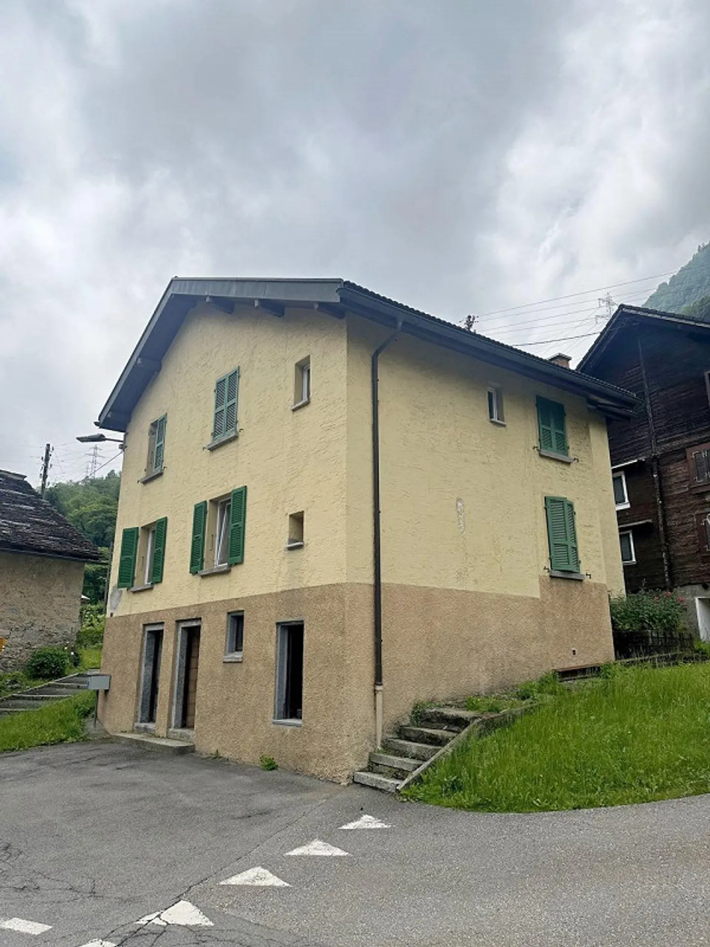 Single house for sale - Photo 1 of 14