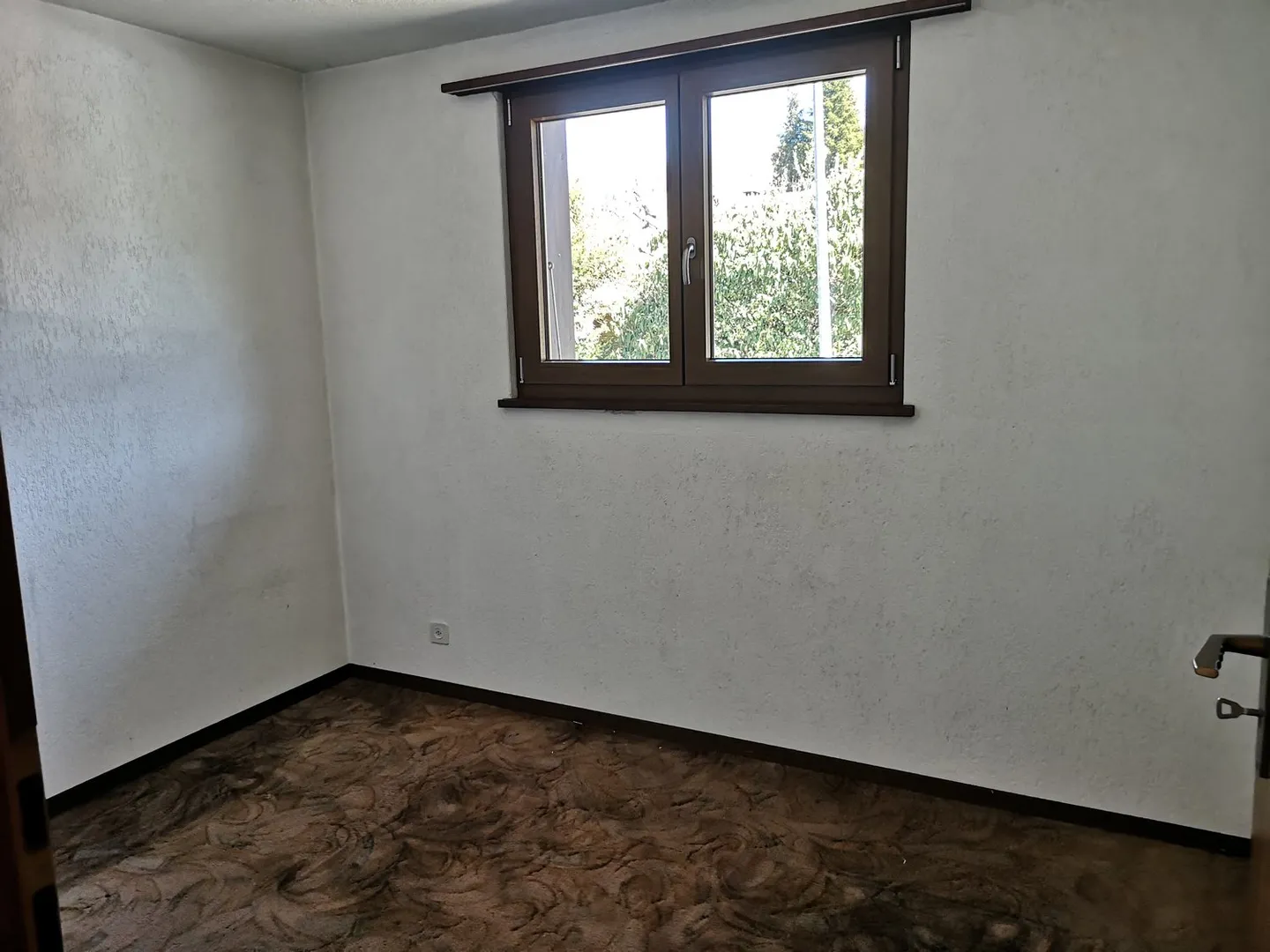 Large house 5.5 rooms, approx. 120m2, land 802m2, with garage, parking spaces, terrace, woodshed - Photo 17 of 41