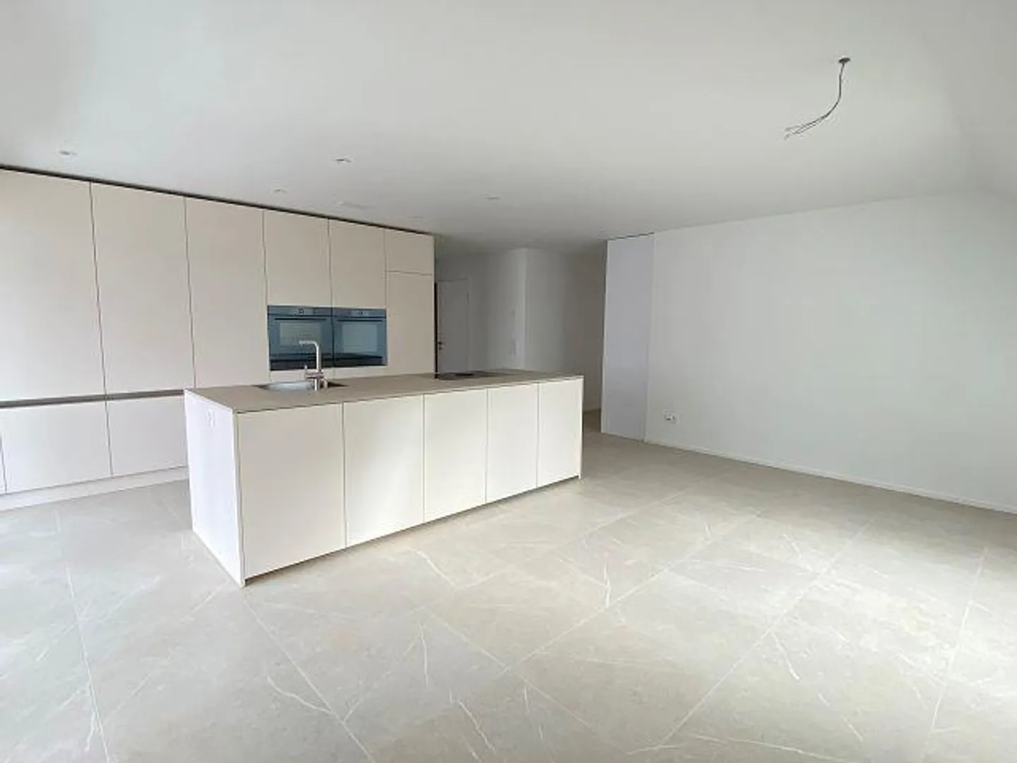 Charming 4.5-room apartment with slight sloping ceilings - Photo 1 of 12