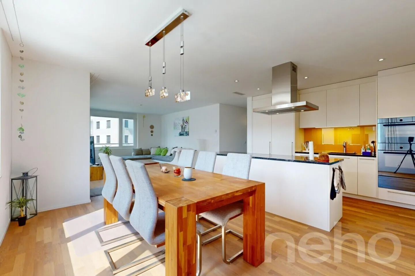 Appartement de 4,5 pièces bien entretenu avec balcon spacieux et deux places de parking souterrain - Photo 1 sur 12