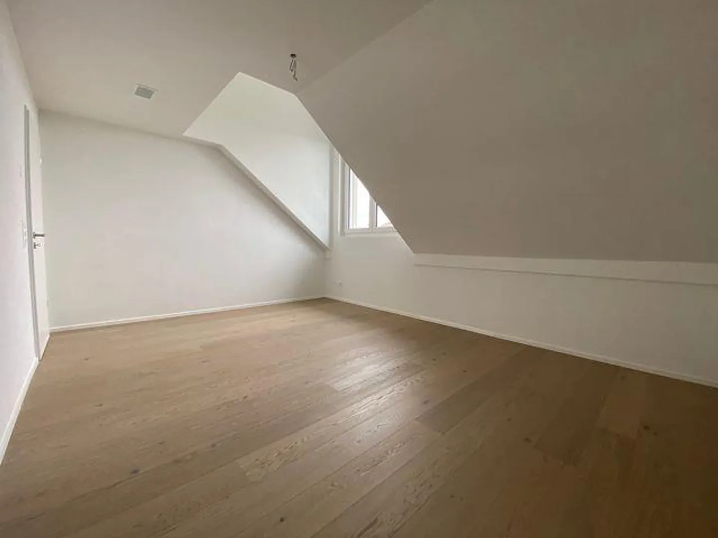 Charming 4.5-room apartment with slight sloping ceilings - Photo 8 of 12