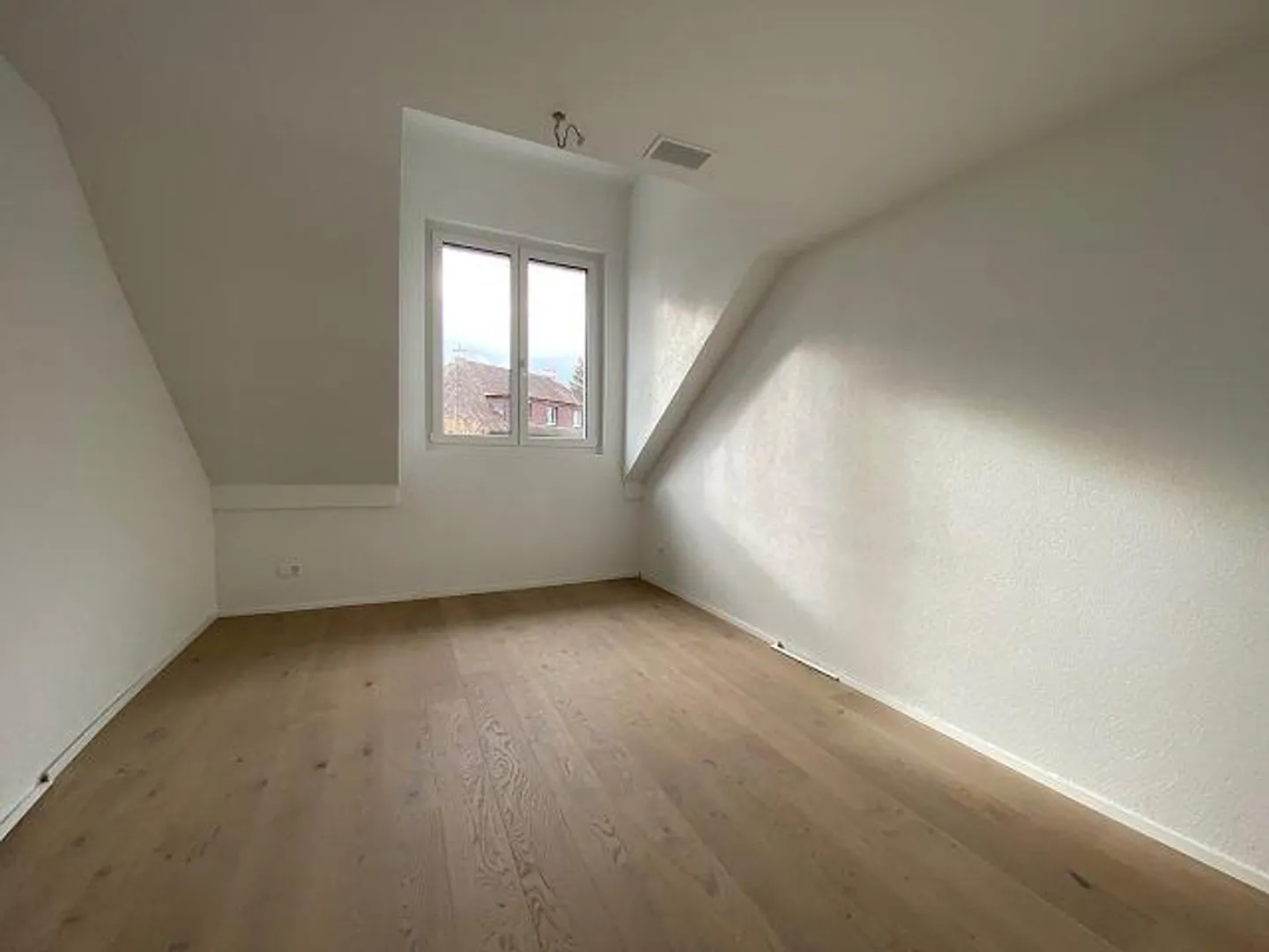 Charming 4.5-room apartment with slight sloping ceilings - Photo 10 of 12