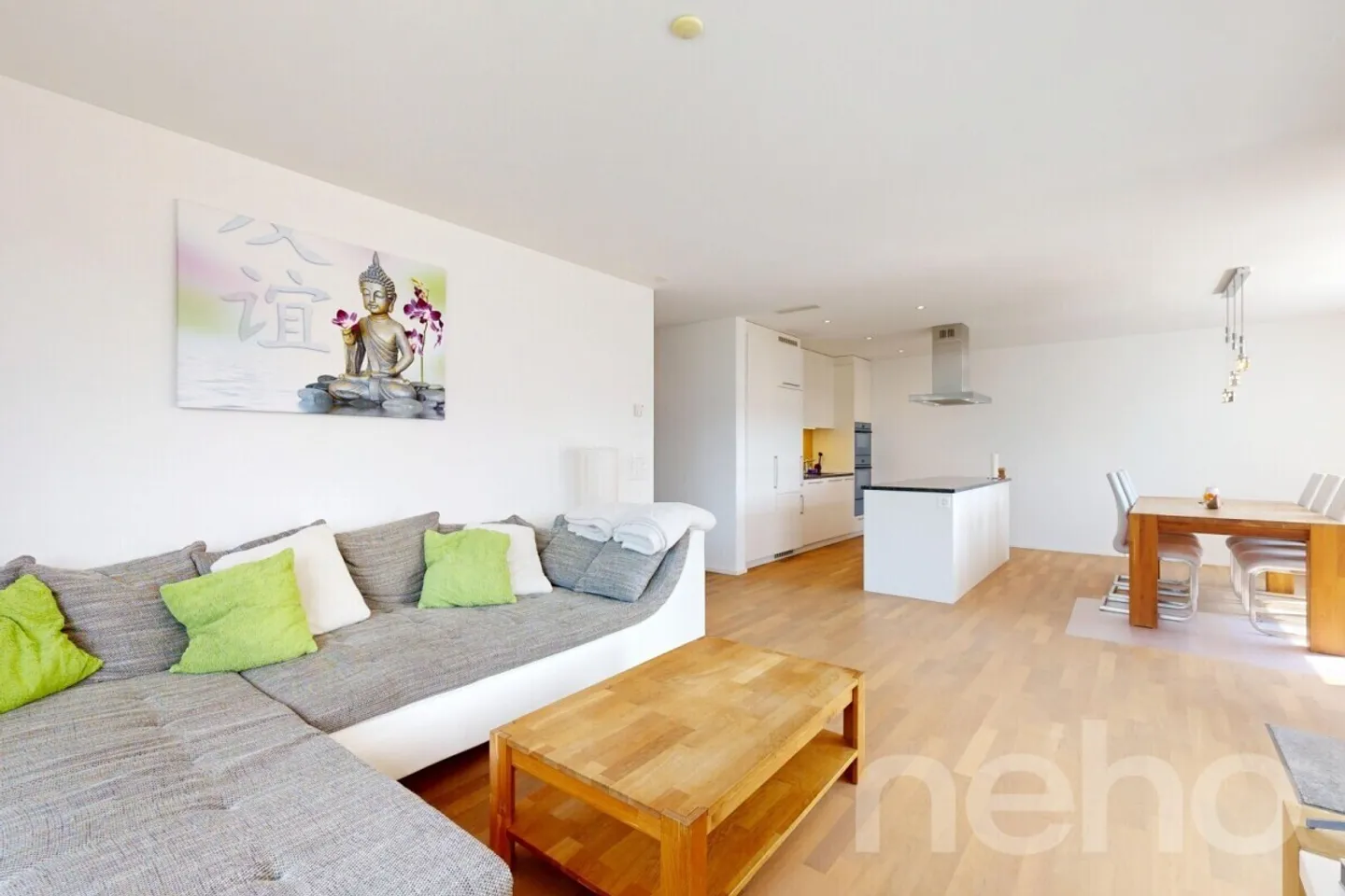 Appartement de 4,5 pièces bien entretenu avec balcon spacieux et deux places de parking souterrain - Photo 3 sur 12