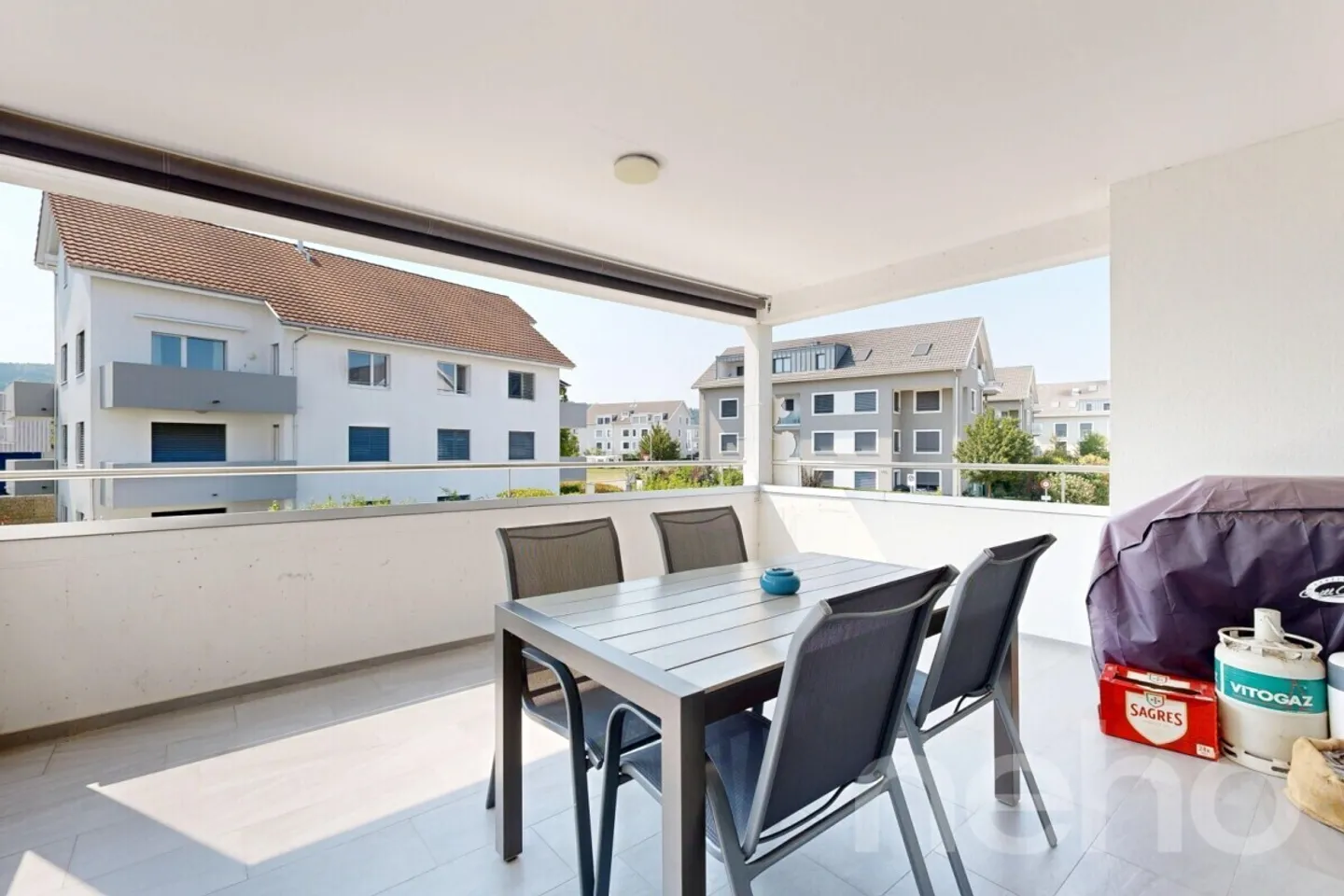 Appartement de 4,5 pièces bien entretenu avec balcon spacieux et deux places de parking souterrain - Photo 4 sur 12