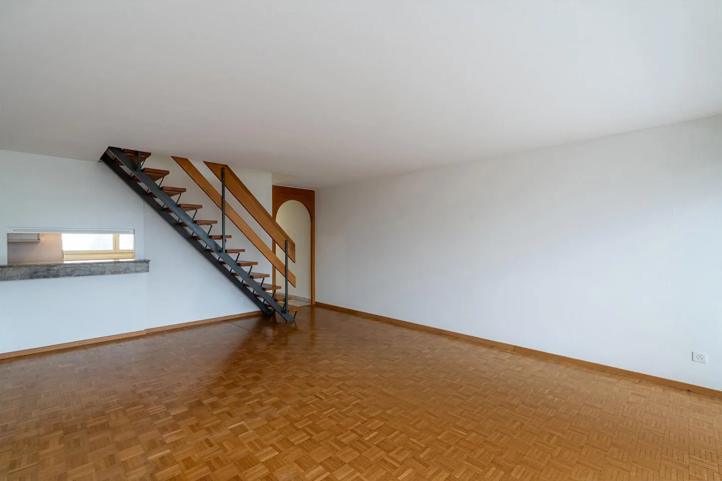 4.5-Room Maisonette Apartment with Flexible Room Layout - Photo 4 of 15