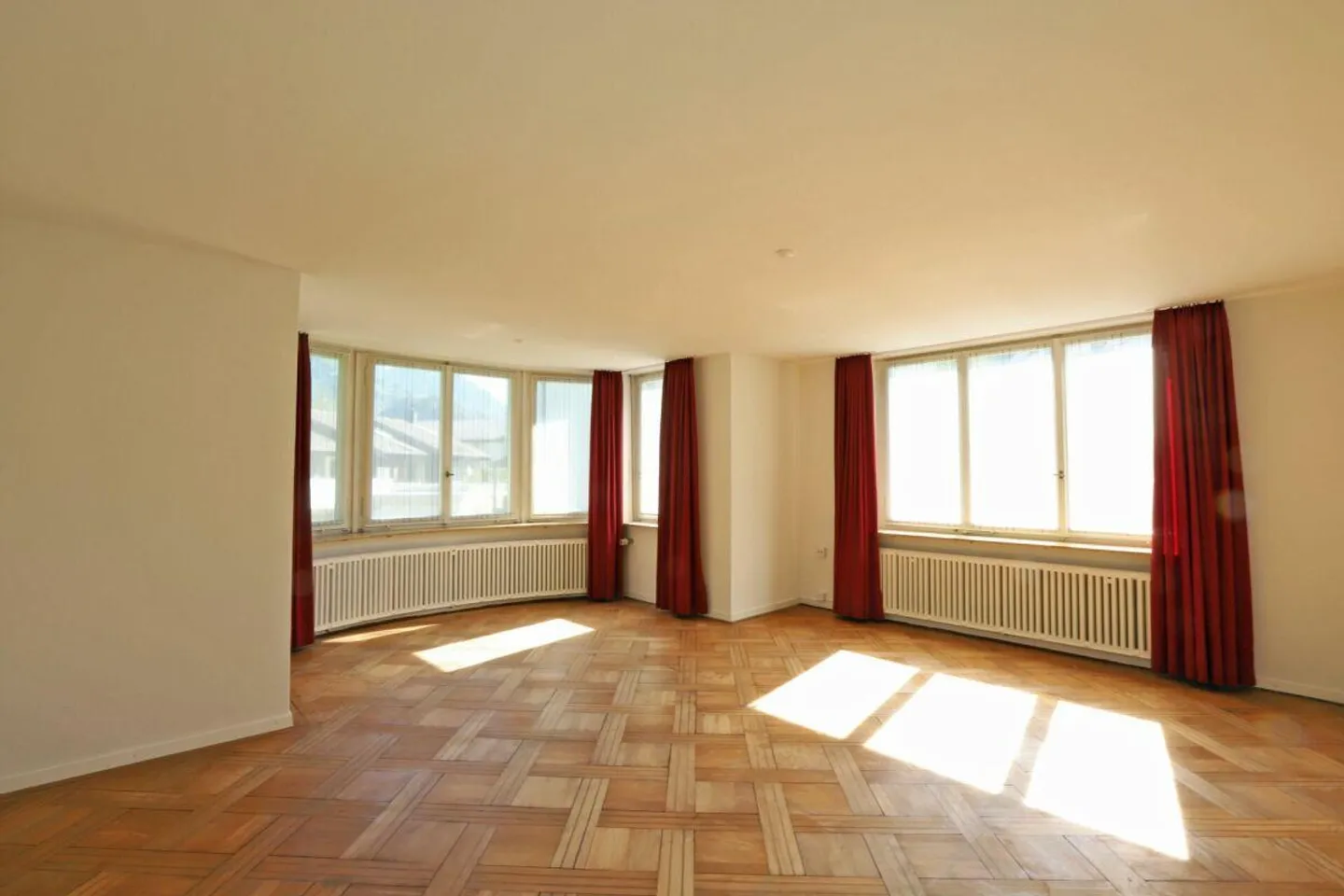 Maison résidentielle majestueuse de 10 pièces avec potentiel - Photo 4 sur 10