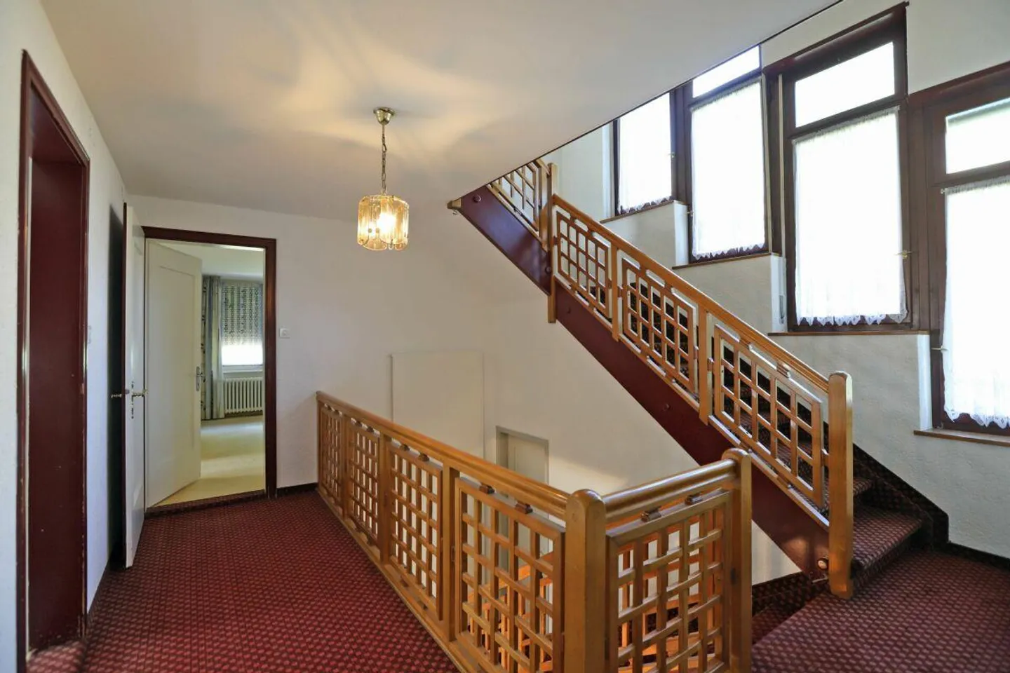 Maison résidentielle majestueuse de 10 pièces avec potentiel - Photo 5 sur 10