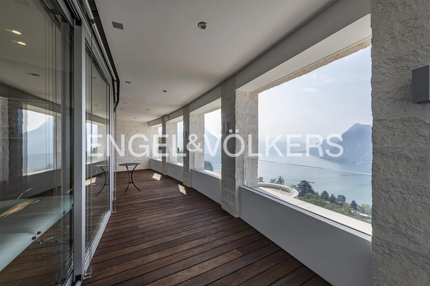 Exclusive duplex with unique lake view - Photo 15 of 18