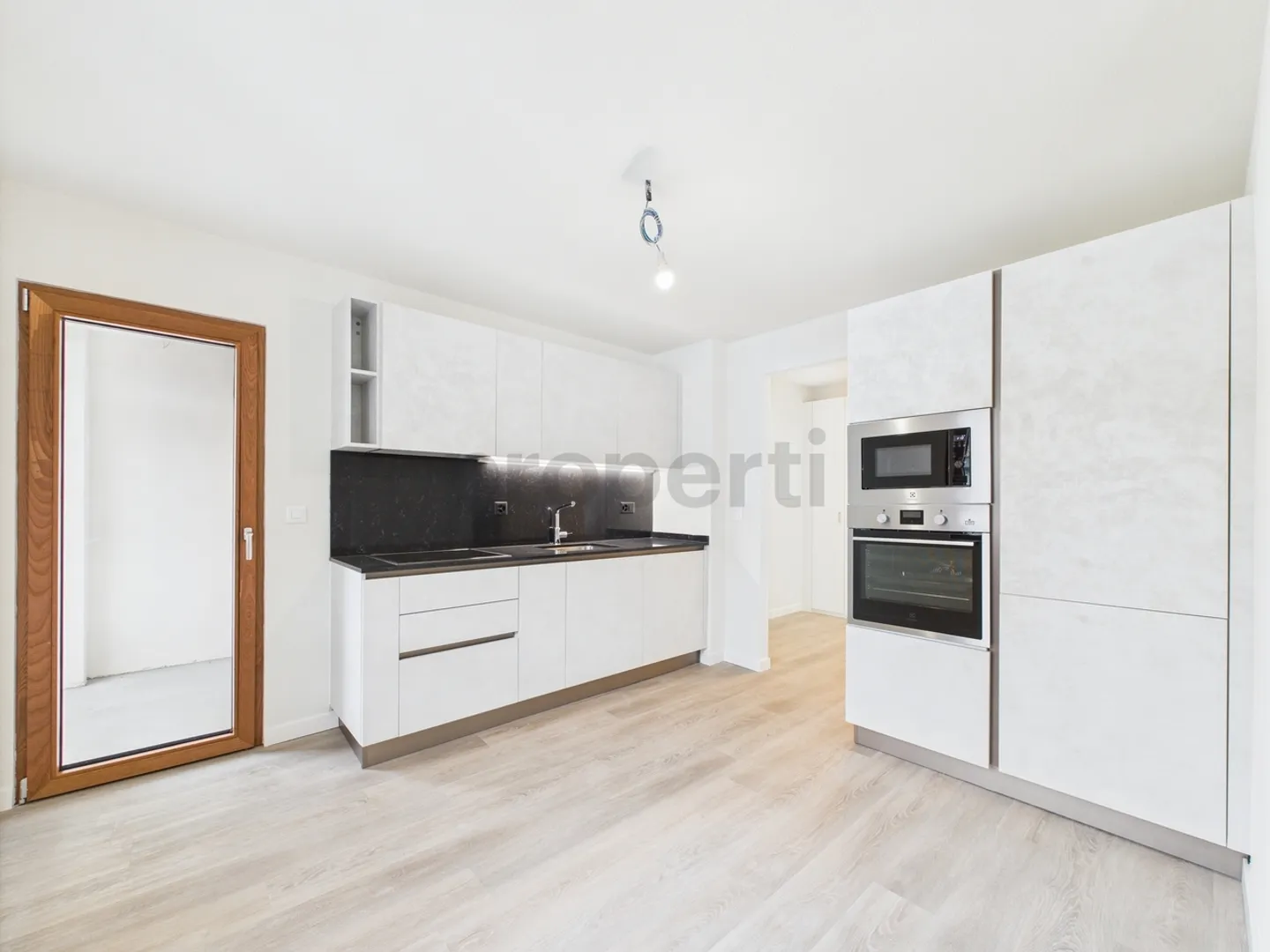 Central Apartment Experience Directly at Oerlikon Train Station - Photo 2 of 9