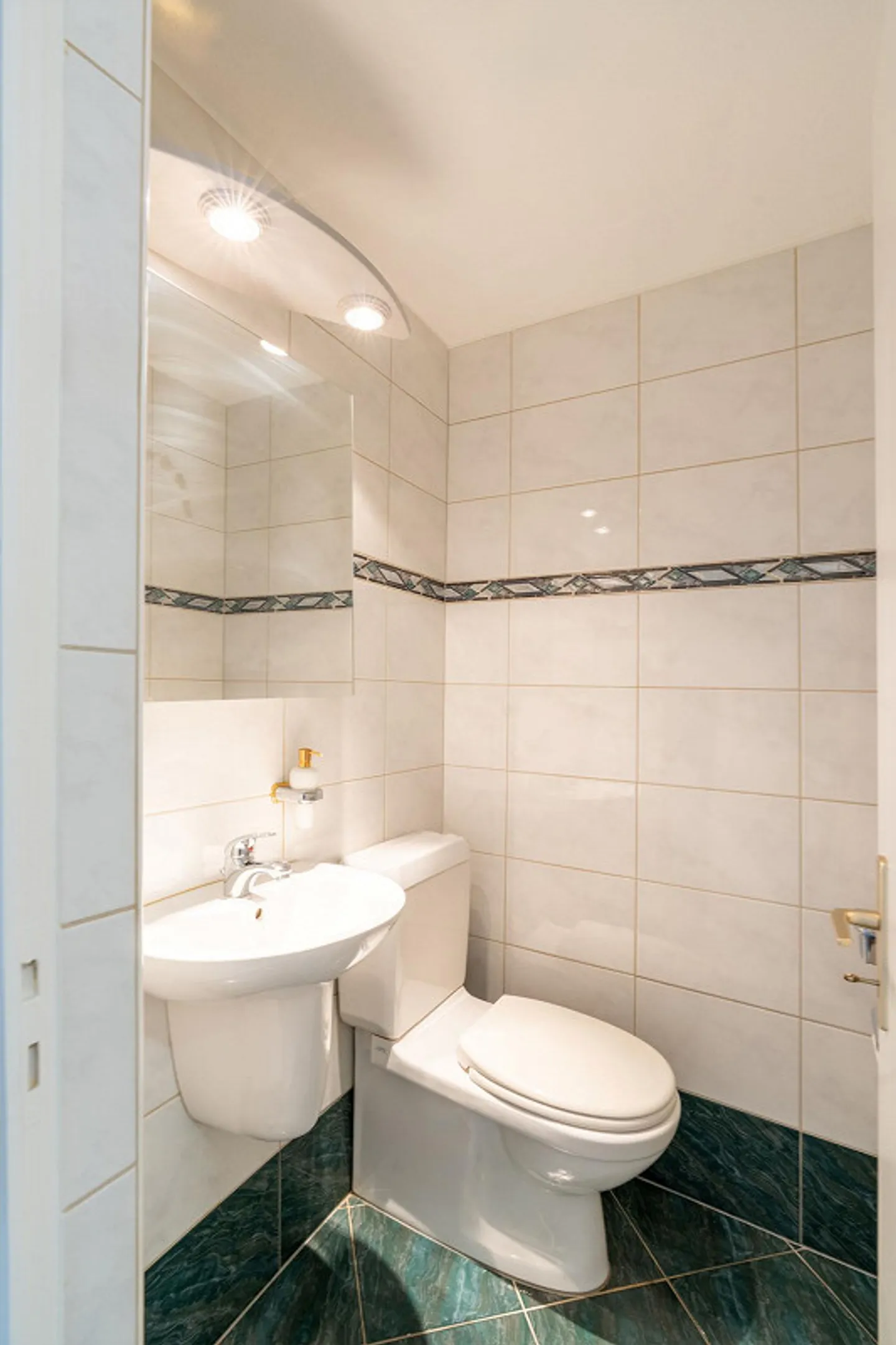 4.5-Room Maisonette Apartment with Flexible Room Layout - Photo 9 of 15