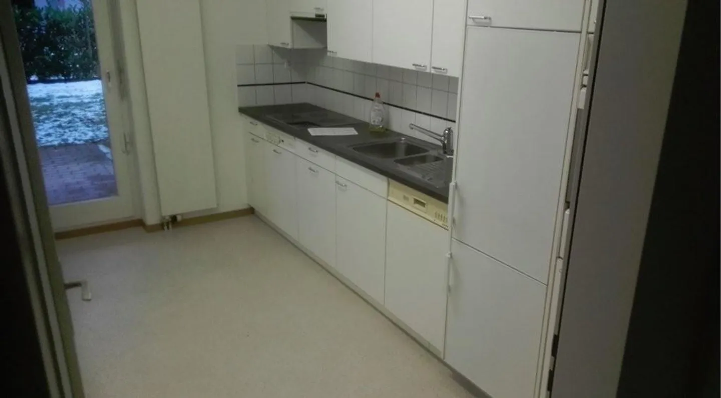 Bright 3.5-room apartment in a family neighborhood in Altstetten - Photo 3 of 5