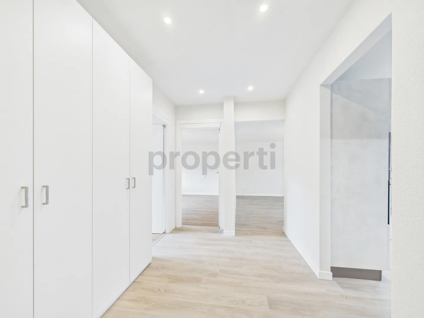 Central Apartment Experience Directly at Oerlikon Train Station - Photo 6 of 9