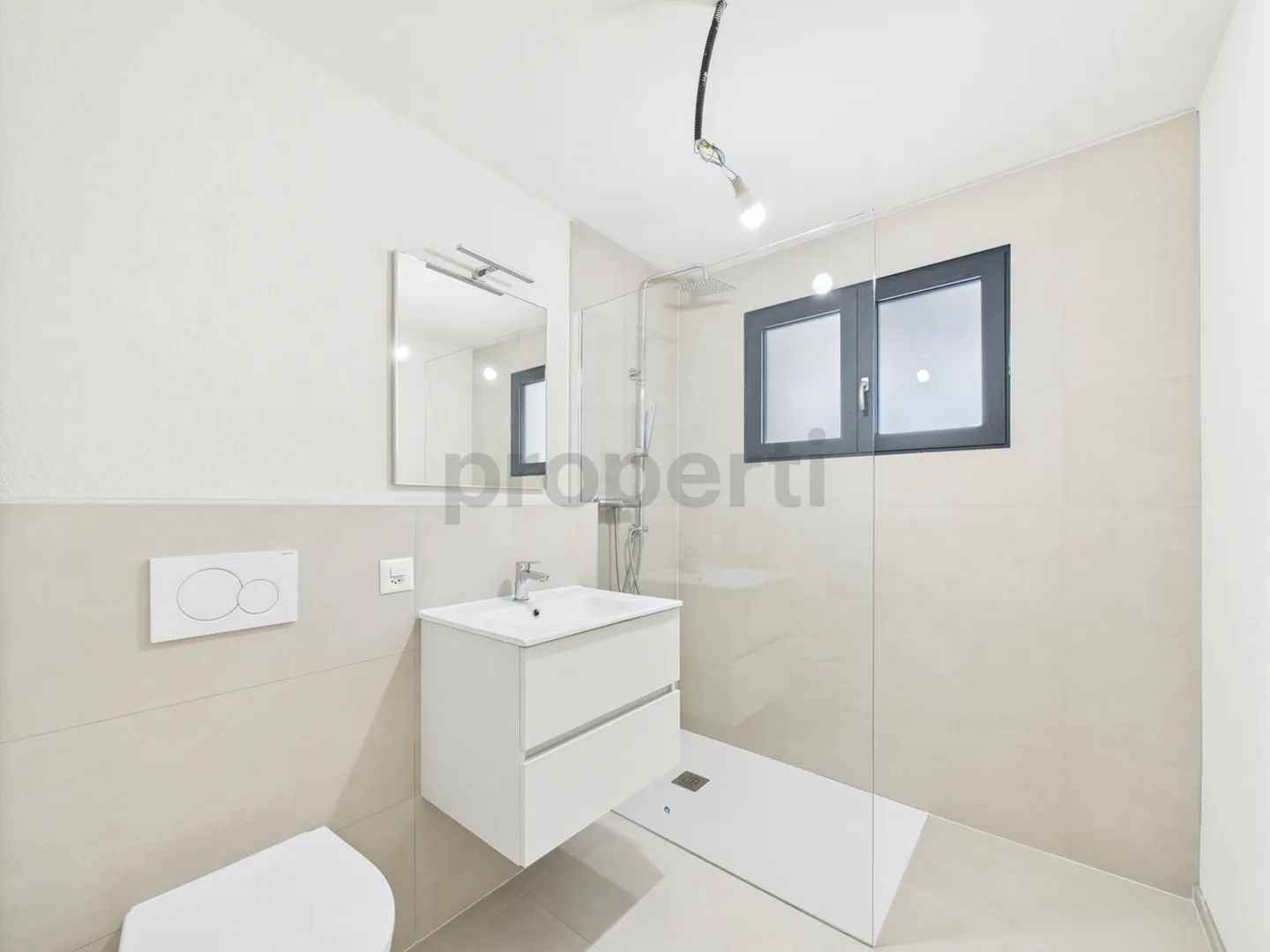 Central Apartment Experience Directly at Oerlikon Train Station - Photo 8 of 9