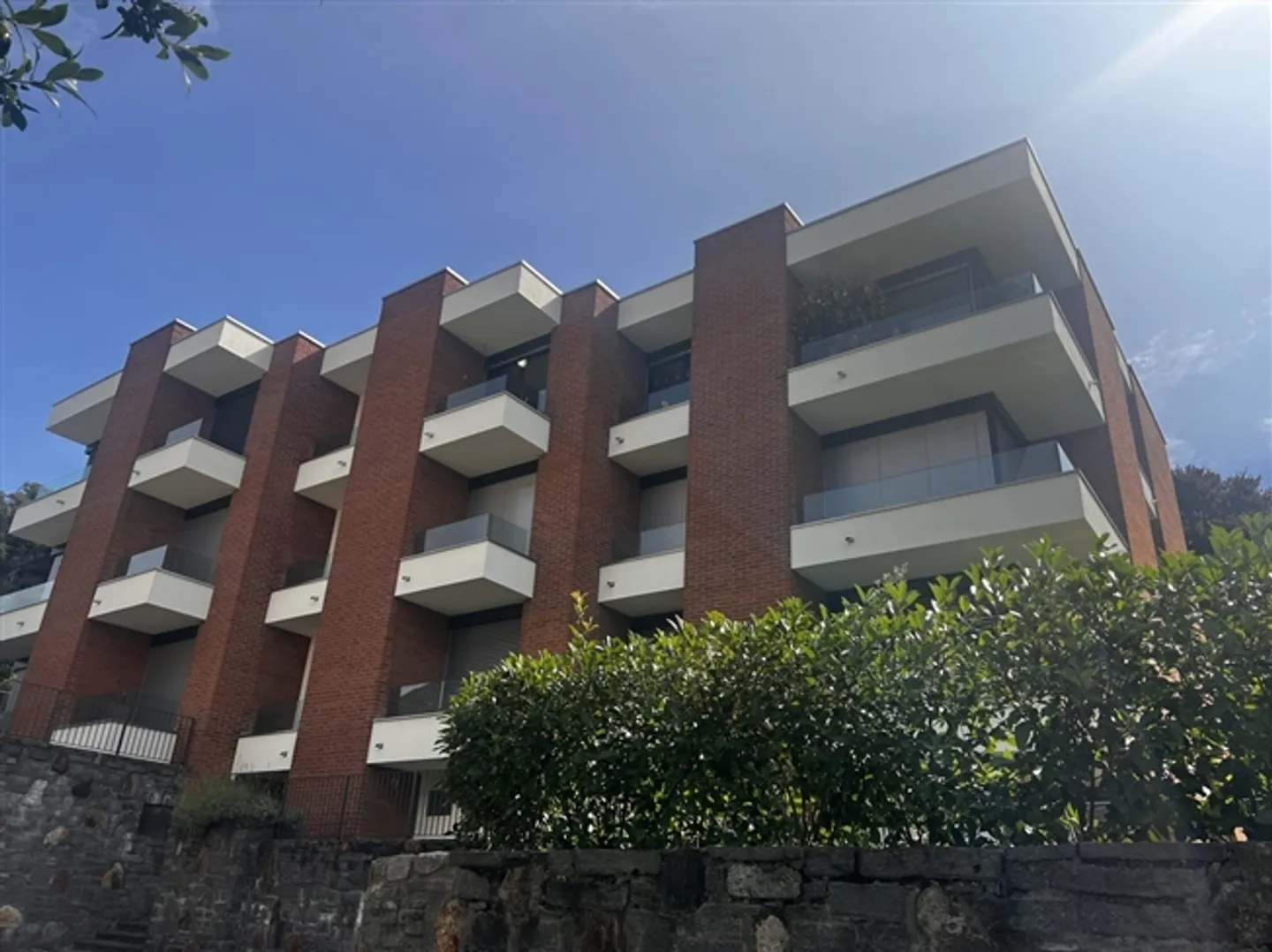 GRANDE APPARTEMENT 5,5 PIÈCES À LOUER DANS UN IMMEUBLE RÉCEMMENT RÉNOVÉ - Photo 1 sur 13