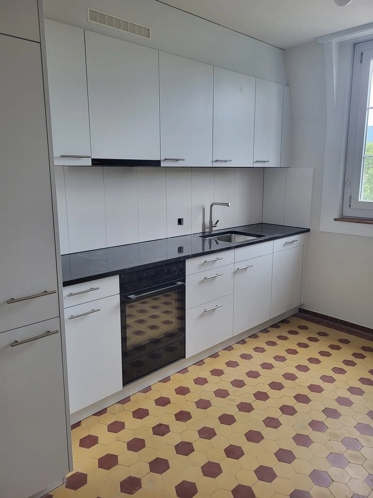 Appartement ancien avec beaucoup de charme 4.5 pièces dans un emplacement central à Bienne - Photo 1 sur 12