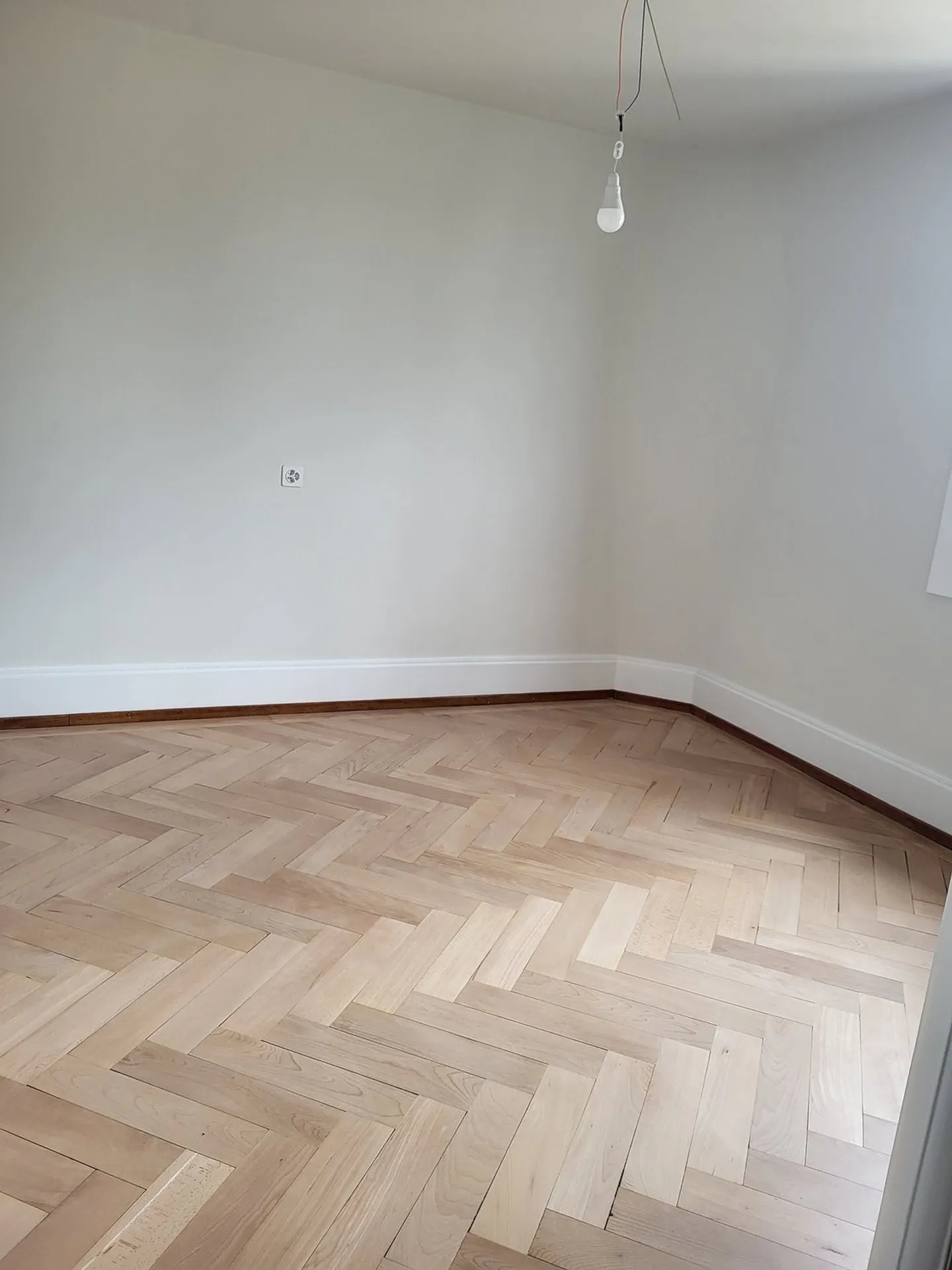 Appartement ancien avec beaucoup de charme 4.5 pièces dans un emplacement central à Bienne - Photo 4 sur 12