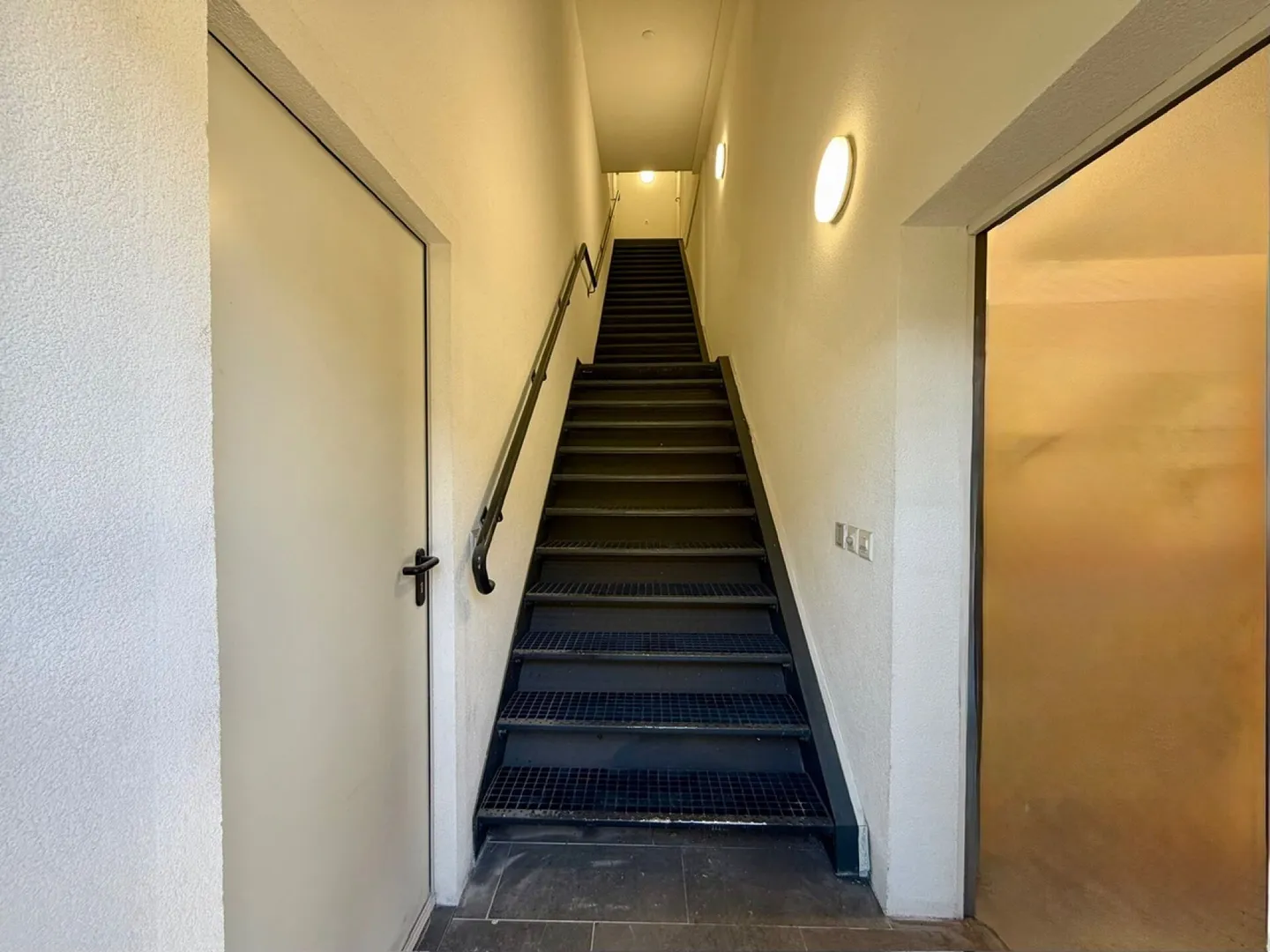 Large office 115 m² - Photo 2 of 7