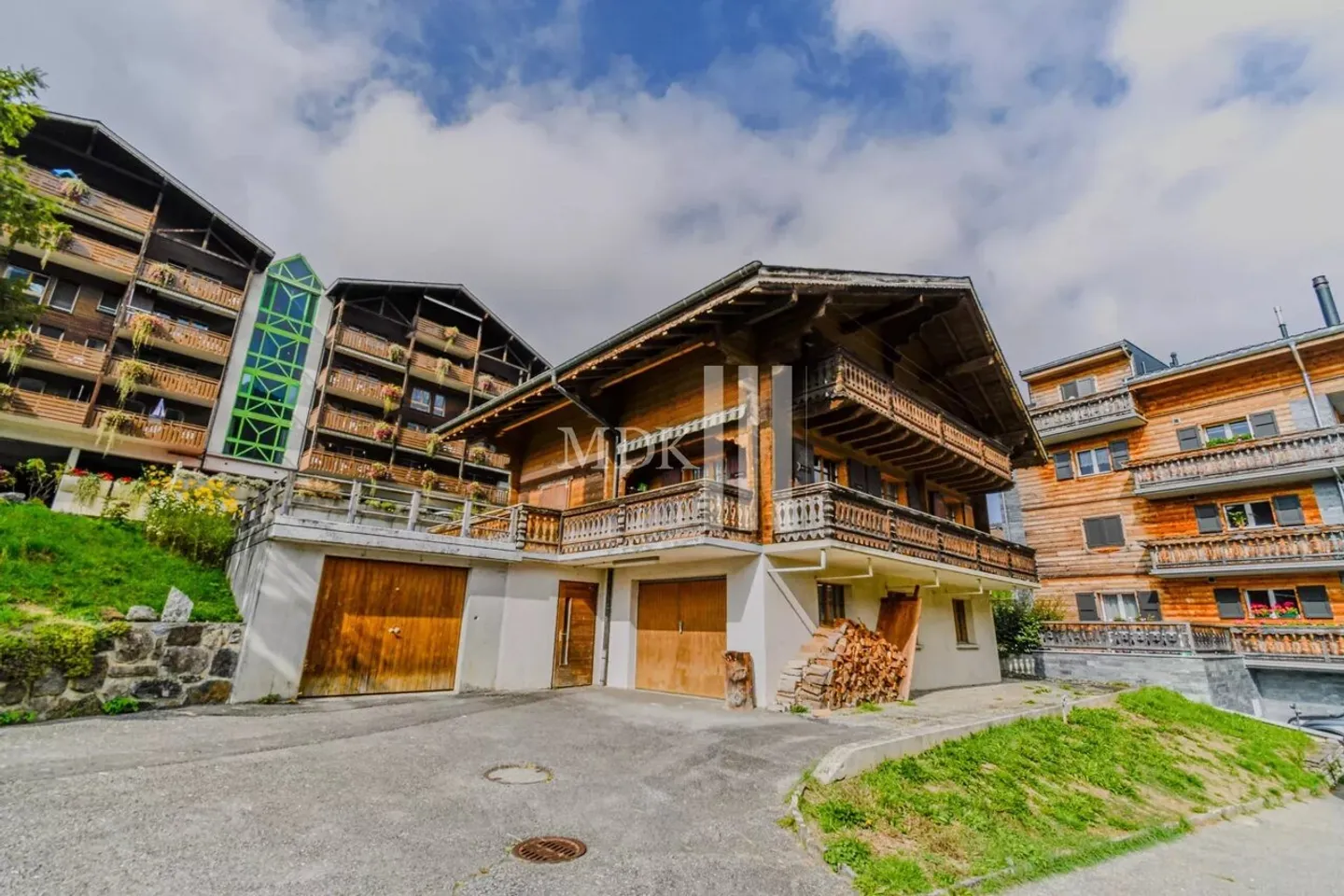 Beautiful chalet in the heart of the village! - Photo 1 of 13