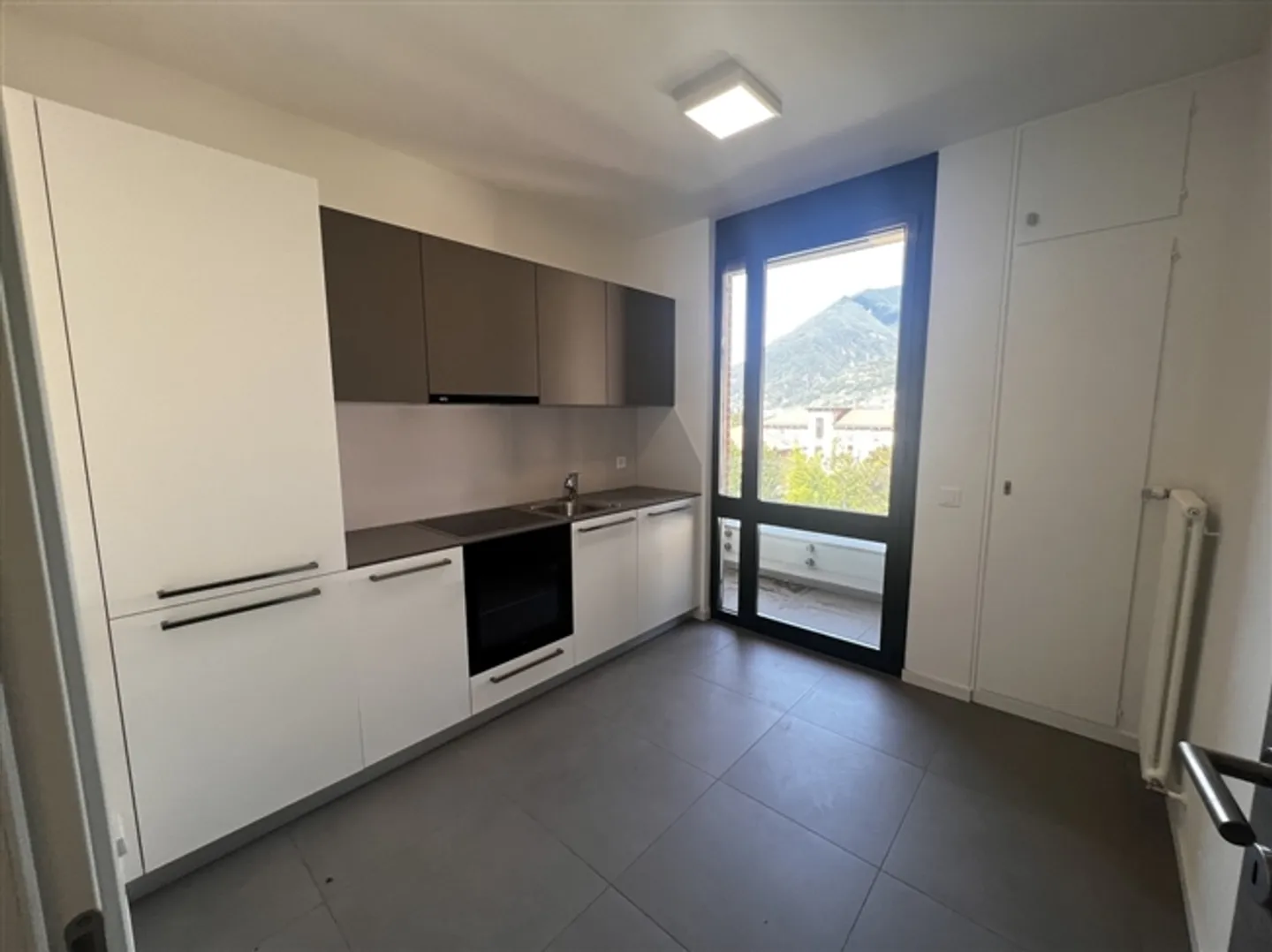 GRANDE APPARTEMENT 5,5 PIÈCES À LOUER DANS UN IMMEUBLE RÉCEMMENT RÉNOVÉ - Photo 4 sur 13