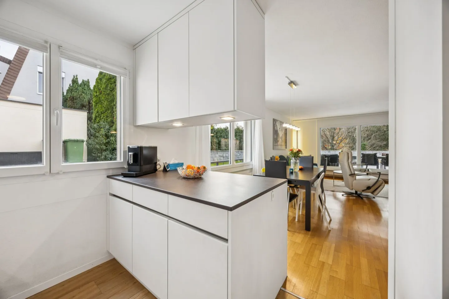 Familienfreundliches 5.5-Zimmer-Einfamilienhaus in Bonstetten - Foto 3 von 12