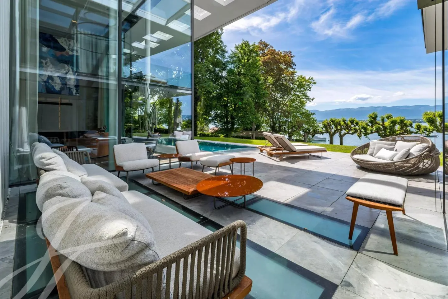 Luxury Villa with Lake Access - Photo 2 of 13