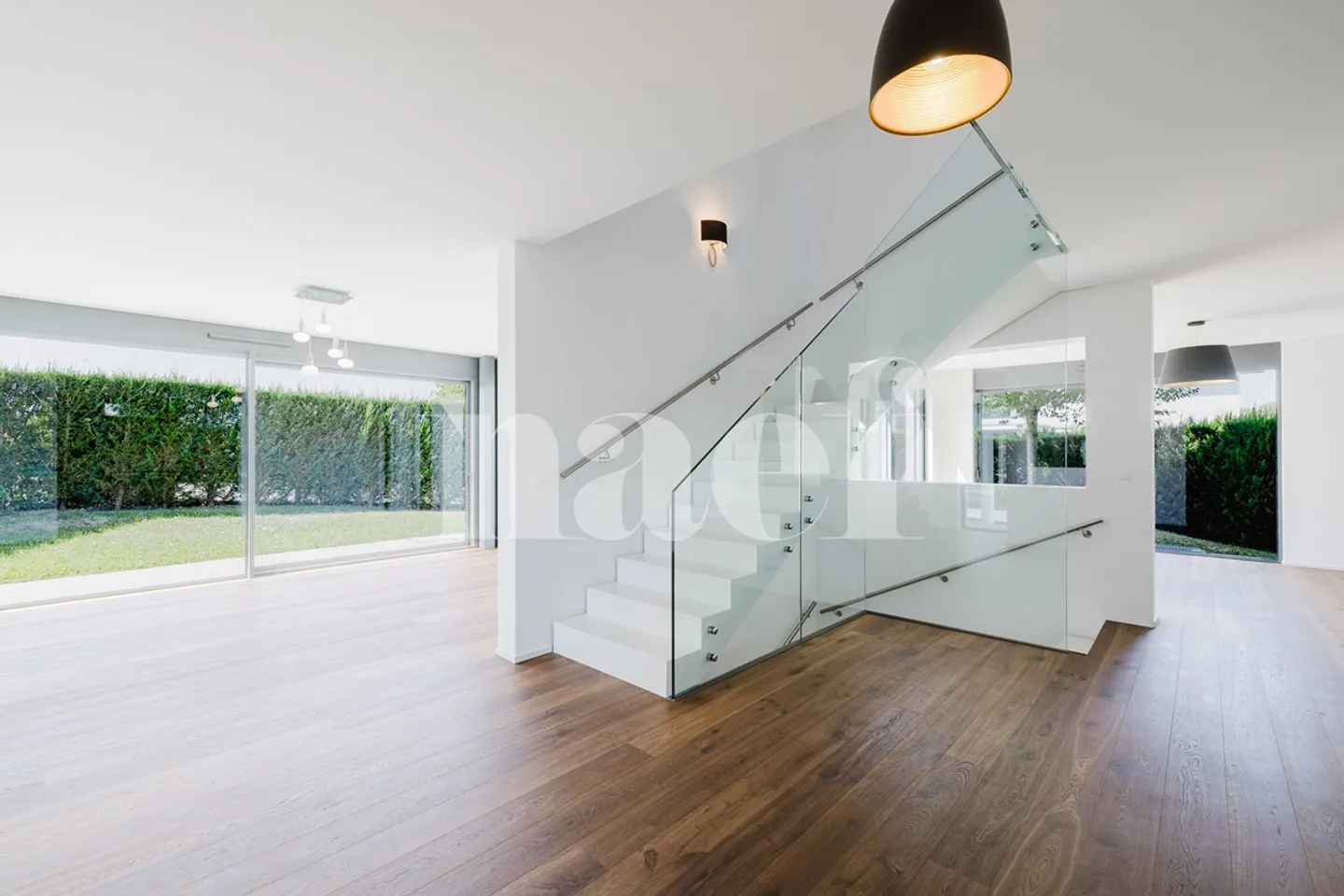 Villa contemporaine en excellent état sur trois niveaux - emplacement idéal près du lac - Photo 3 sur 13