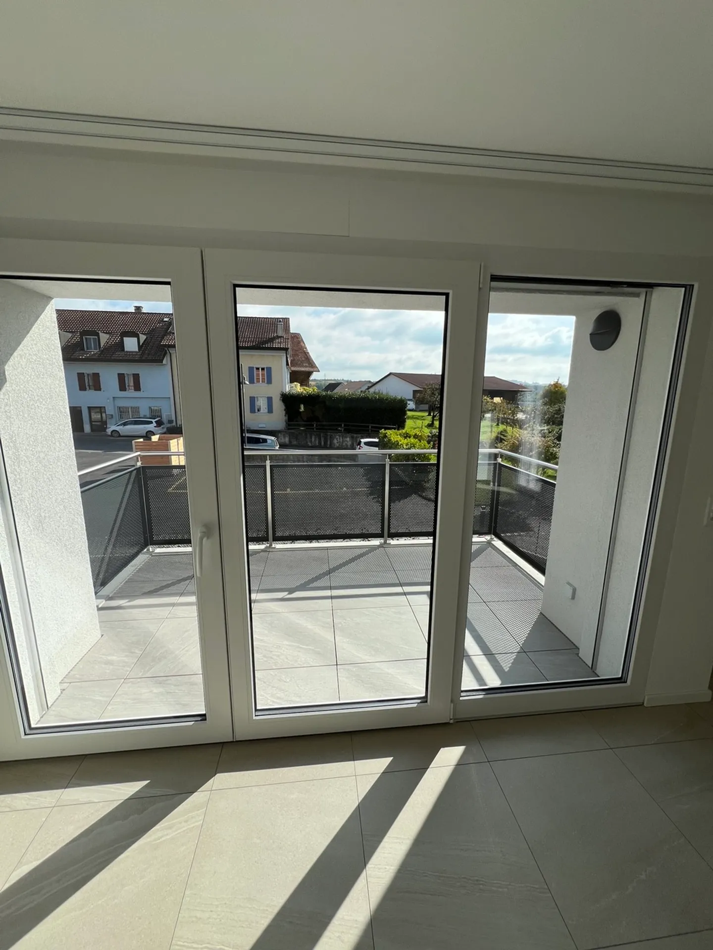 For rent in Pomy the last 3 1/2 rooms 1st floor with 2 balconies - Photo 5 of 10