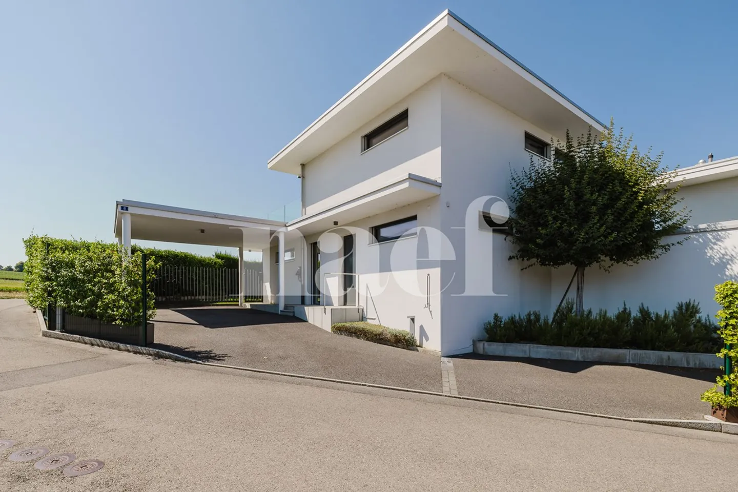 Villa contemporaine en excellent état sur trois niveaux - emplacement idéal près du lac - Photo 1 sur 13