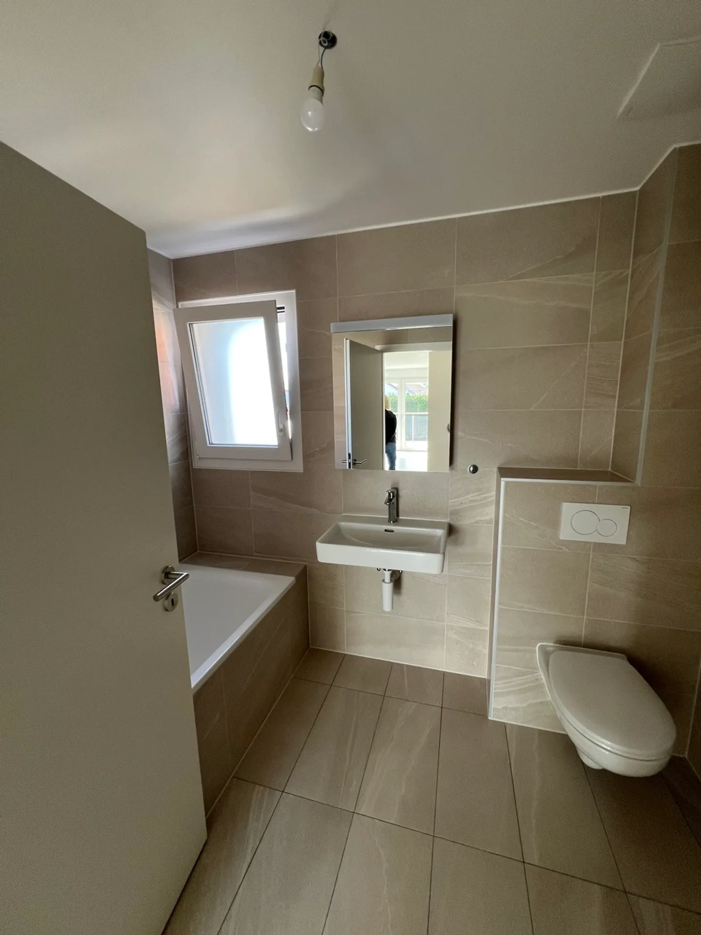 For rent in Pomy the last 3 1/2 rooms 1st floor with 2 balconies - Photo 8 of 10