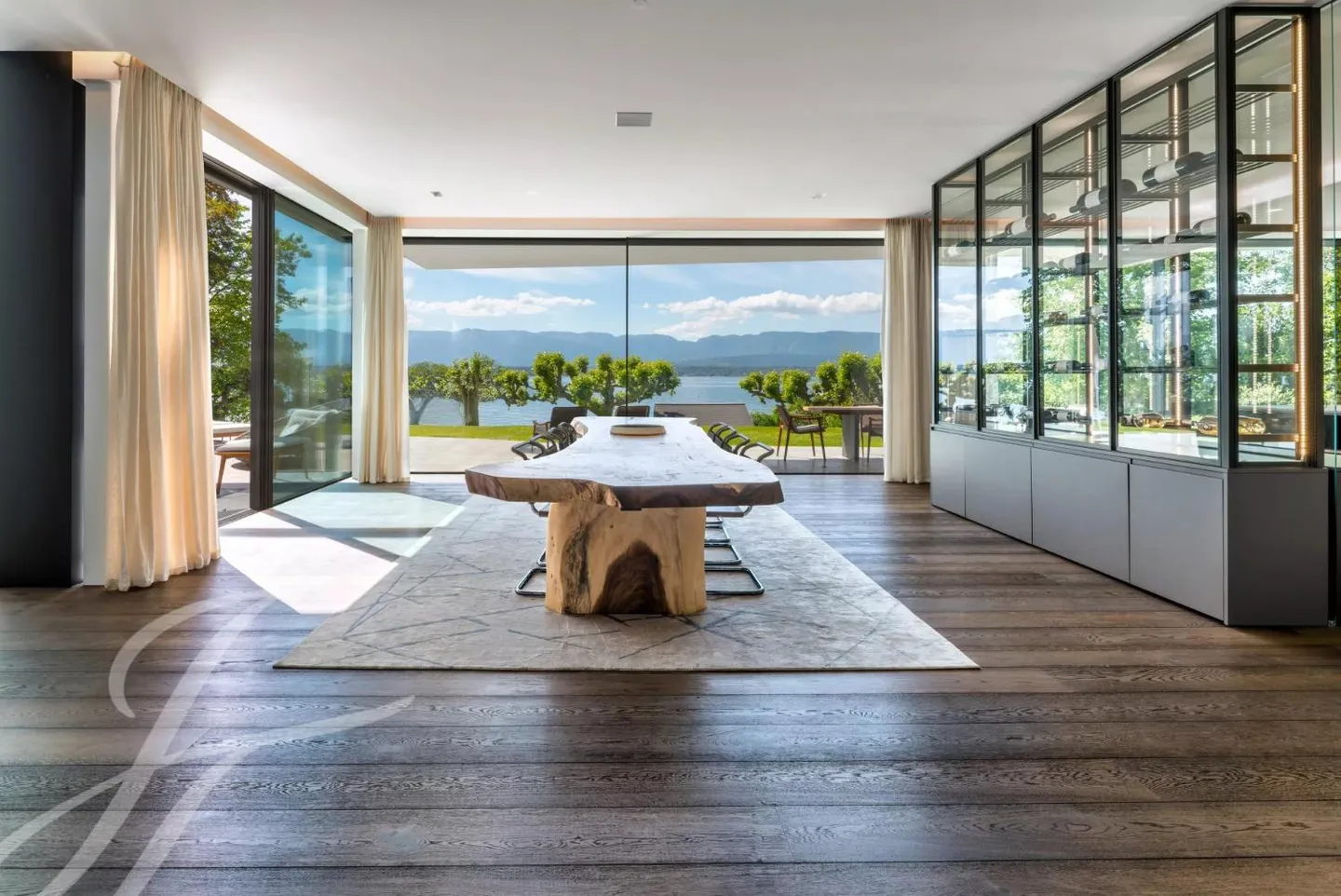 Luxury Villa with Lake Access - Photo 5 of 13