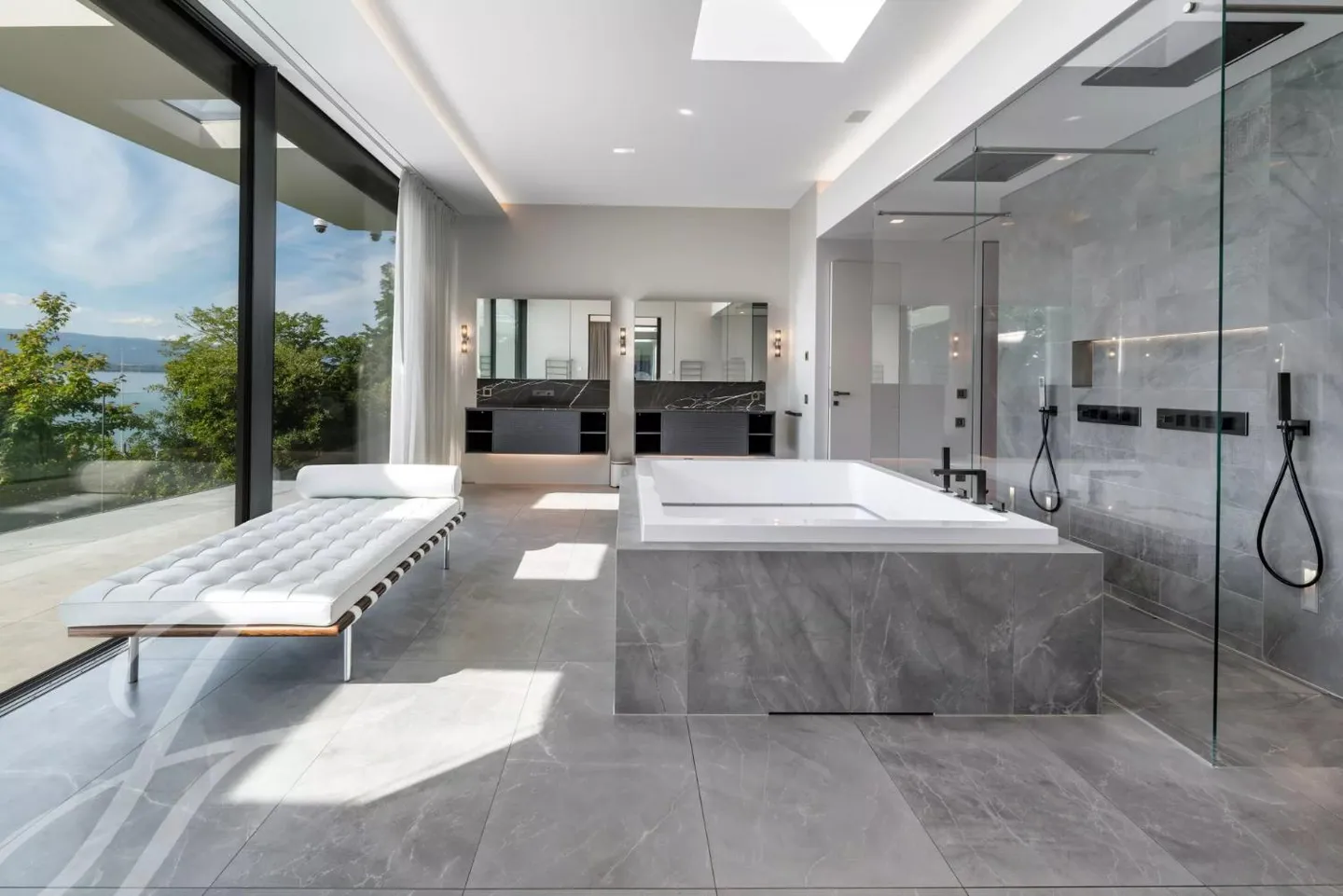 Luxury Villa with Lake Access - Photo 9 of 13