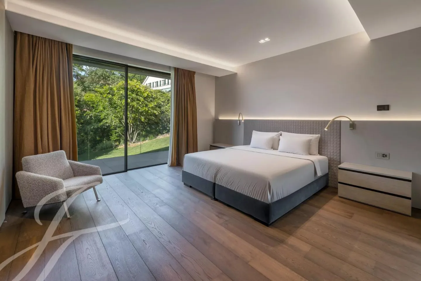Luxury Villa with Lake Access - Photo 10 of 13