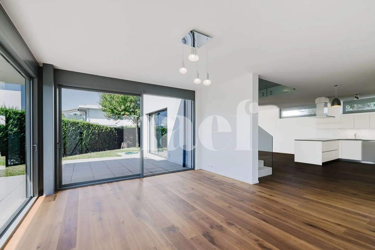 Villa contemporaine en excellent état sur trois niveaux - emplacement idéal près du lac - Photo 6 sur 13