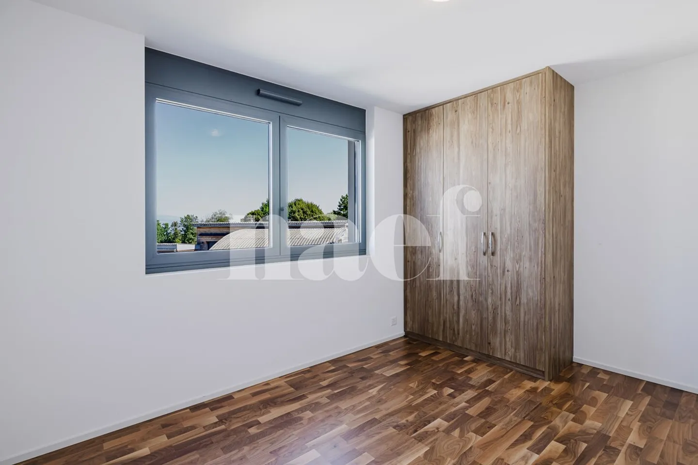 Villa contemporaine en excellent état sur trois niveaux - emplacement idéal près du lac - Photo 9 sur 13