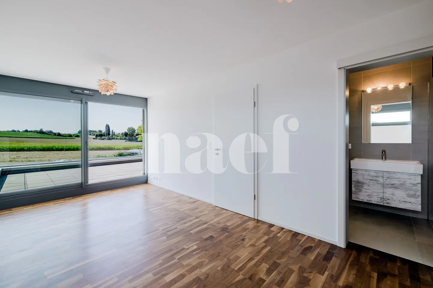 Villa contemporaine en excellent état sur trois niveaux - emplacement idéal près du lac - Photo 11 sur 13