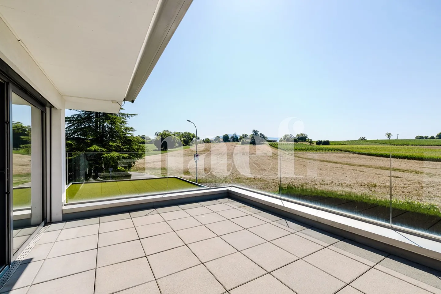 Villa contemporaine en excellent état sur trois niveaux - emplacement idéal près du lac - Photo 13 sur 13