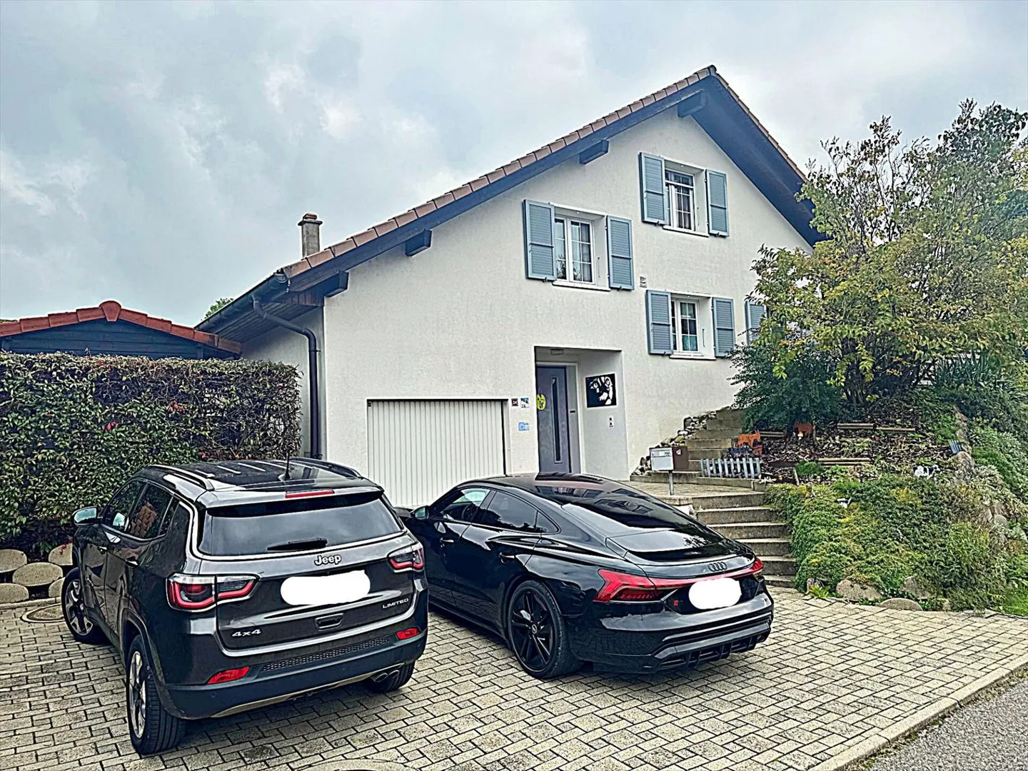 Superba villa indipendente con grande giardino in quartiere residenziale - Foto 4 di 13