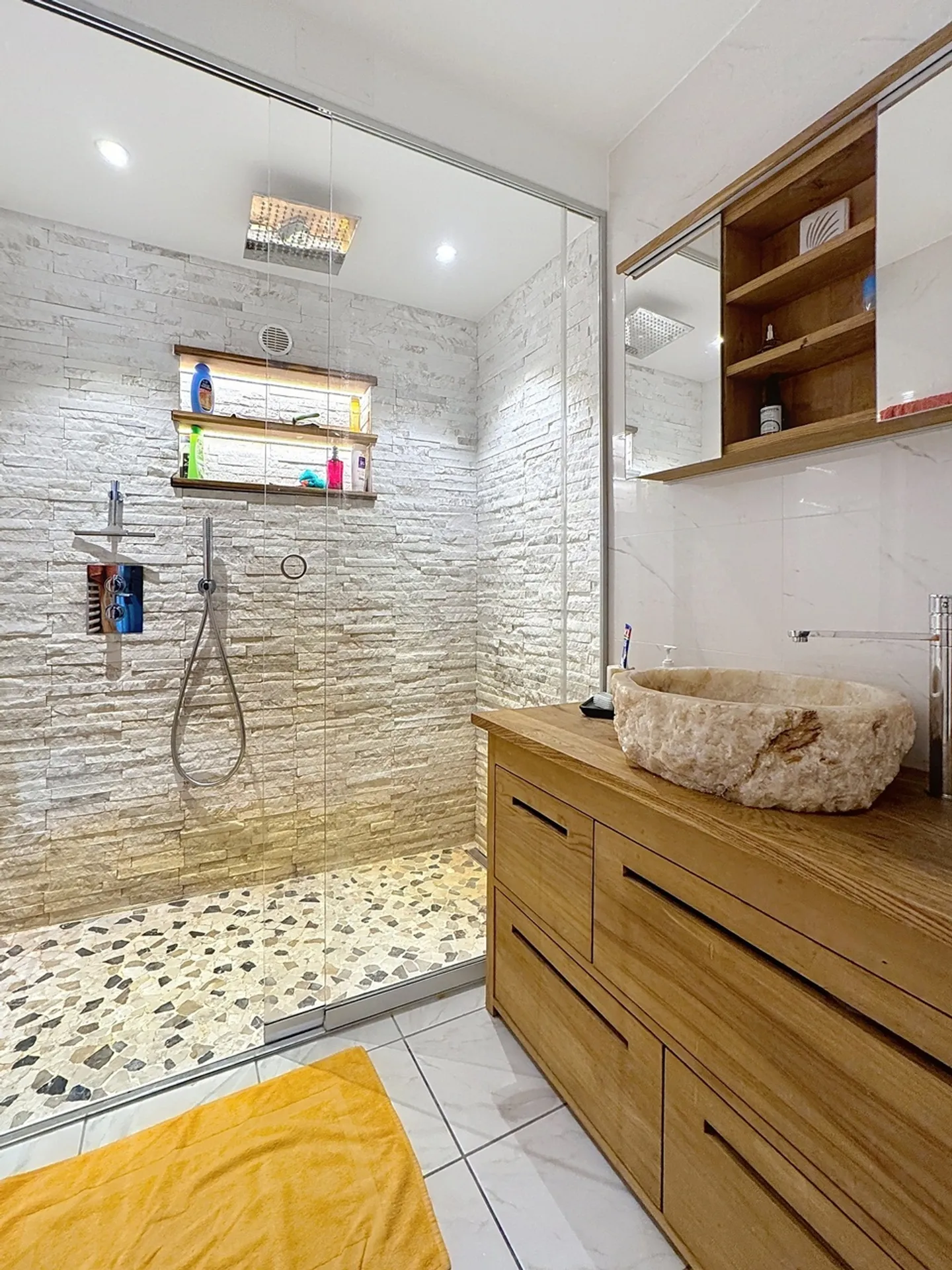 Villa jumelée de 5.5 pces
Récemment rénovée - Photo 22 sur 27