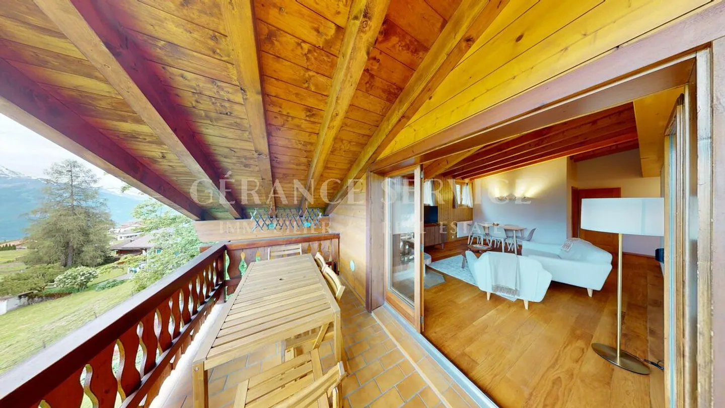 Charming Apartment with Balcony - Photo 2 of 12