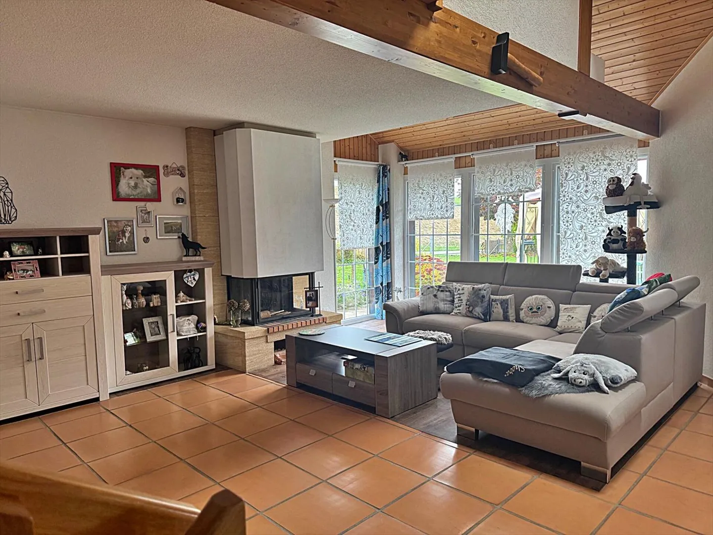 Superba villa indipendente con grande giardino in quartiere residenziale - Foto 8 di 13