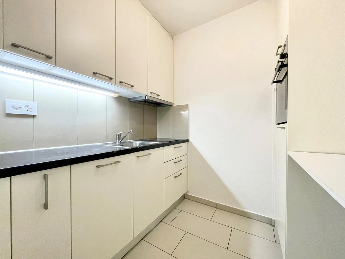 Moderno appartamento monolocale in posizione centrale! direttamente sul Reno! - Foto 4 di 5