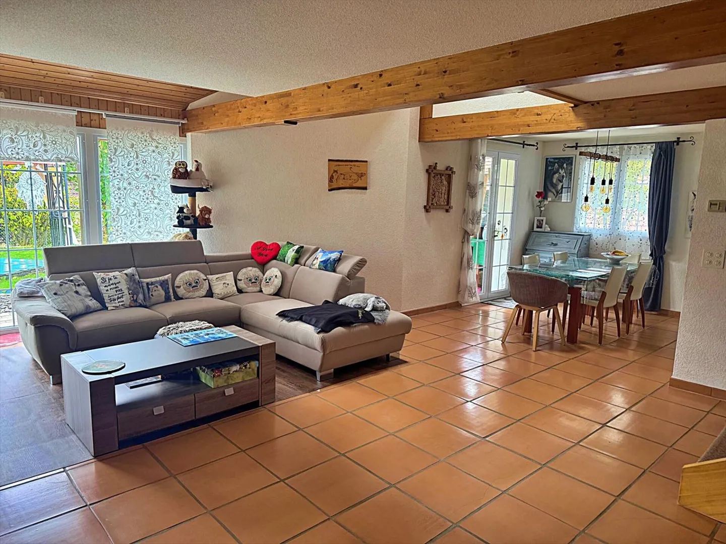 Superba villa indipendente con grande giardino in quartiere residenziale - Foto 10 di 13
