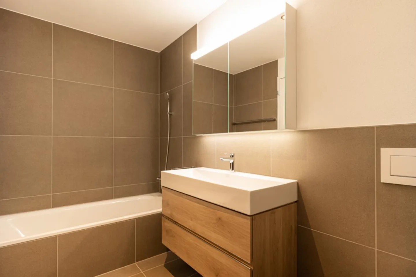 Modern apartment with a feel-good character - Photo 3 of 8